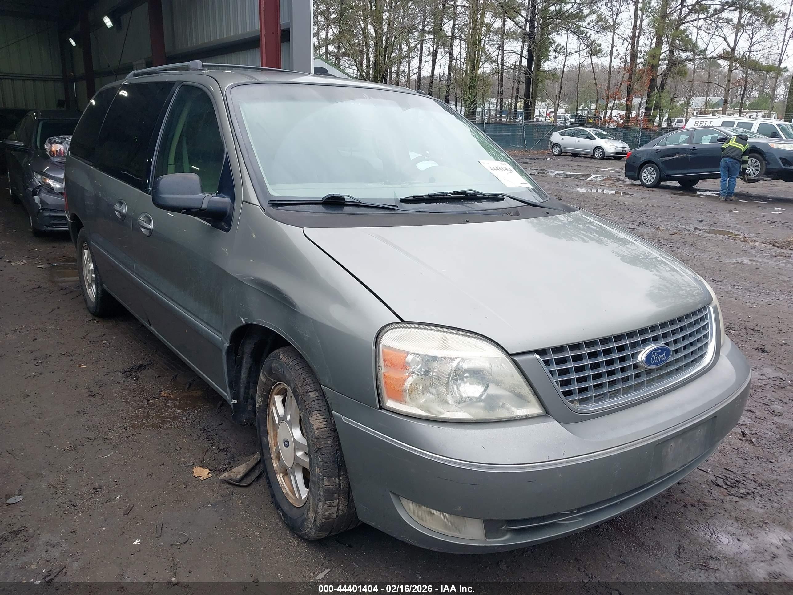 2006 Ford Freestar SEL, VIN 2FMZA52236BA35201 — Side