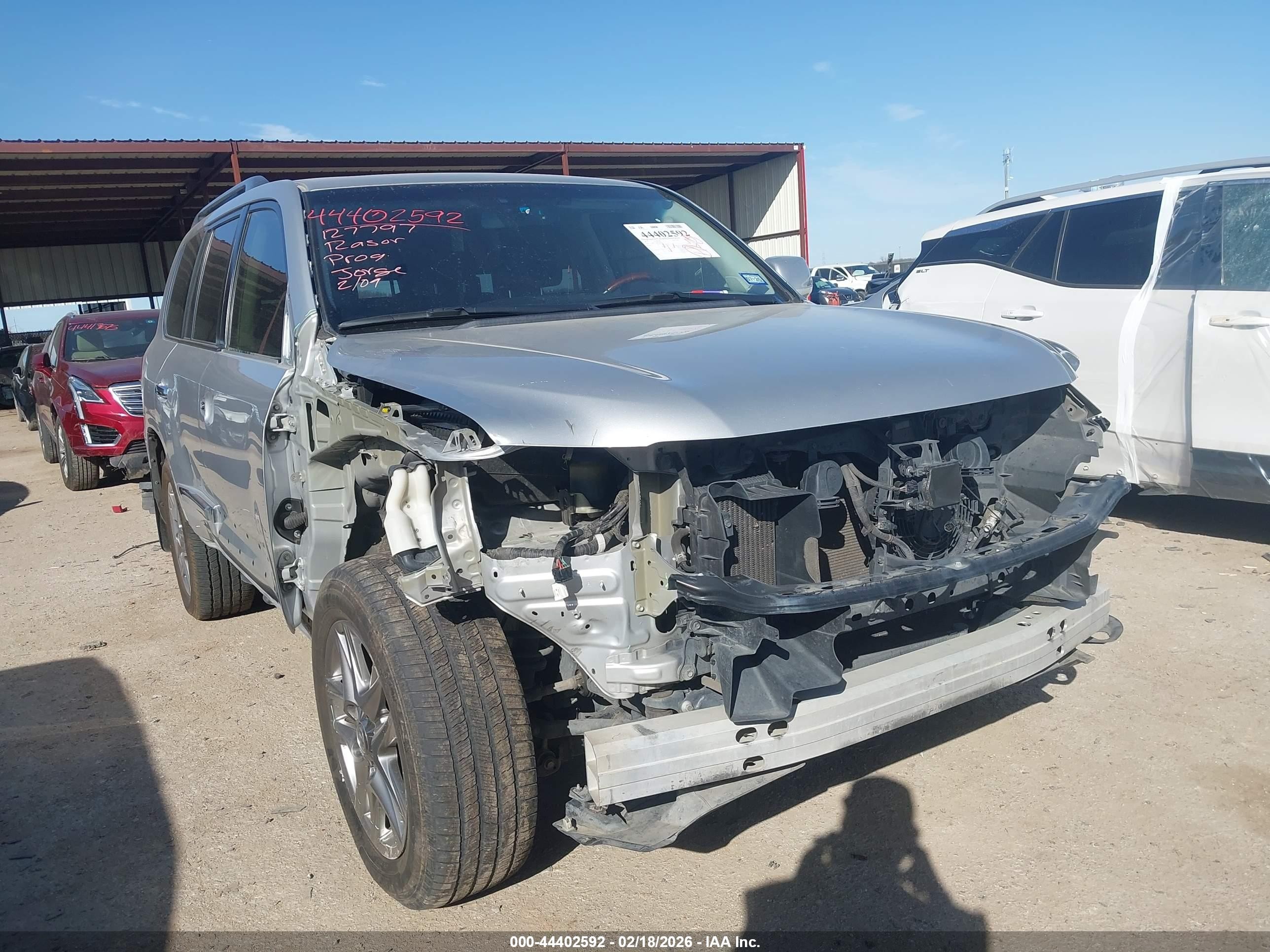 2015 Lexus LX 570, VIN JTJHY7AX8F4183016 — Front end