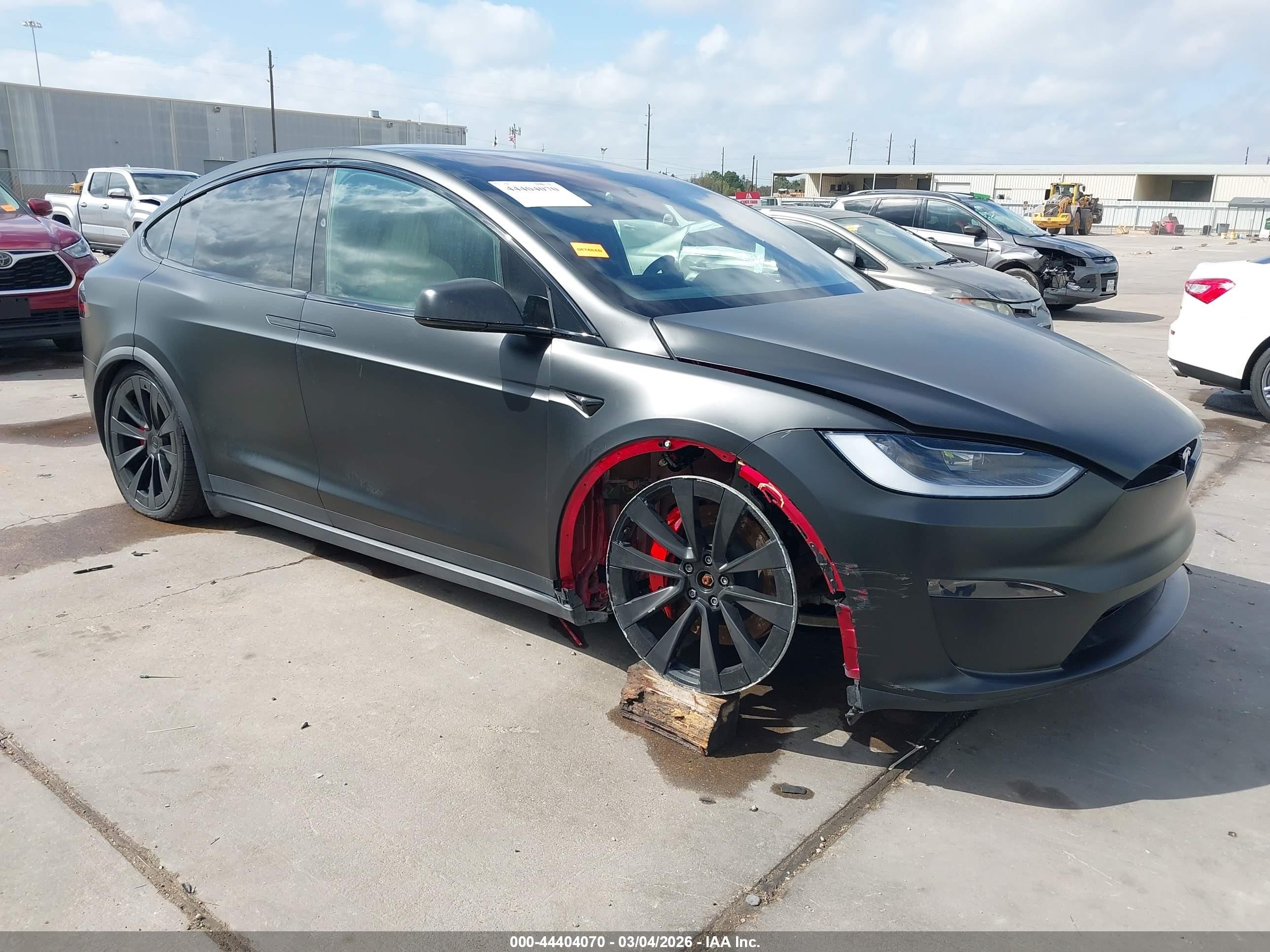 2023 Tesla Model X Plaid, VIN 7SAXCBE6XPF405036 — Front end