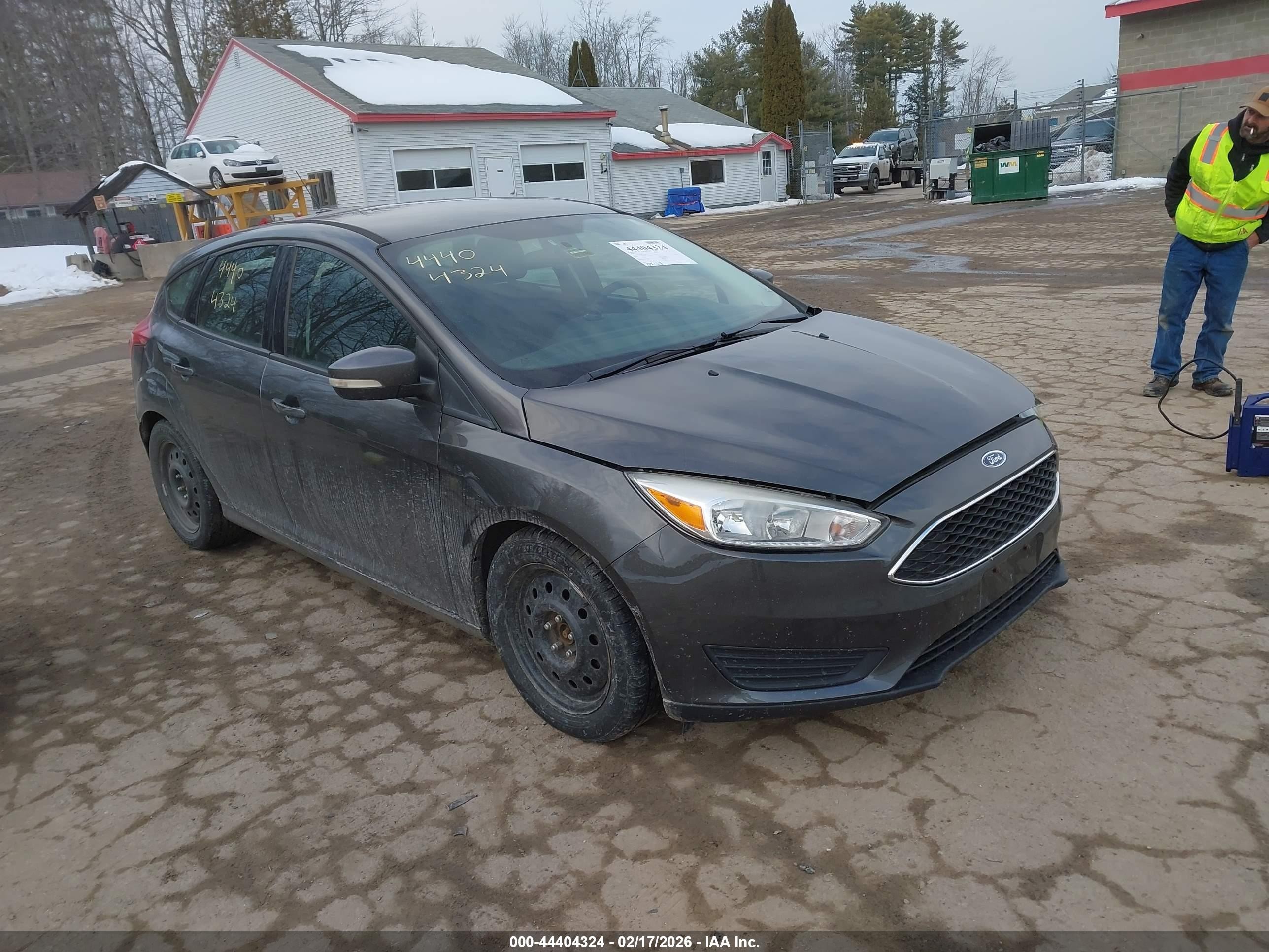 2016 Ford Focus SE, VIN 1FADP3K29GL265494 — Normal wear