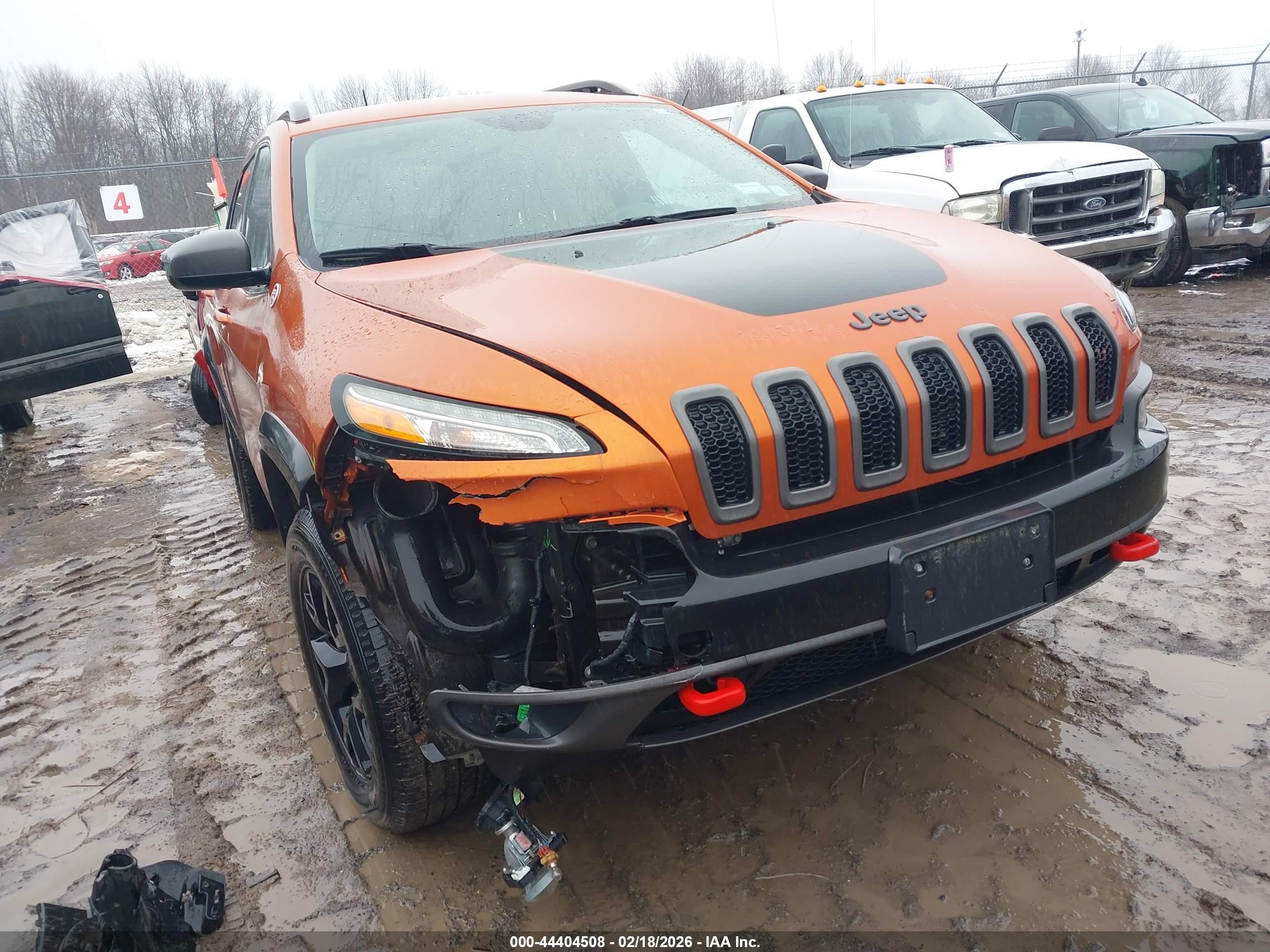 2016 Jeep Cherokee Trailhawk, VIN 1C4PJMBS1GW243809 — Front end