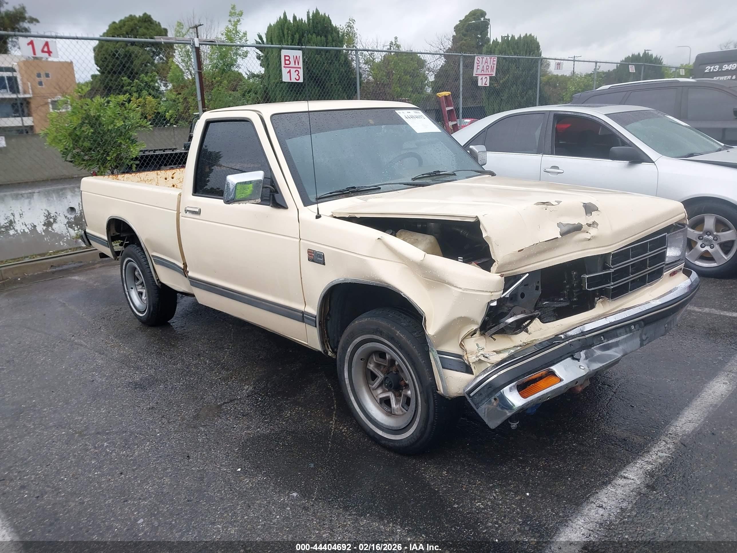 1989 Chevrolet S-10, VIN 1GCCS14Z6K8171488 — Front end