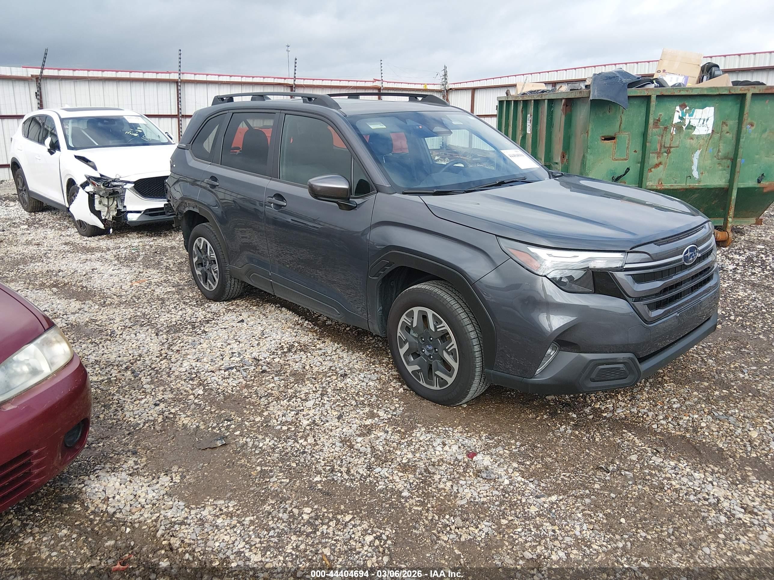 2025 Subaru Forester Premium, VIN JF2SLDDC9SH516424 — Зад