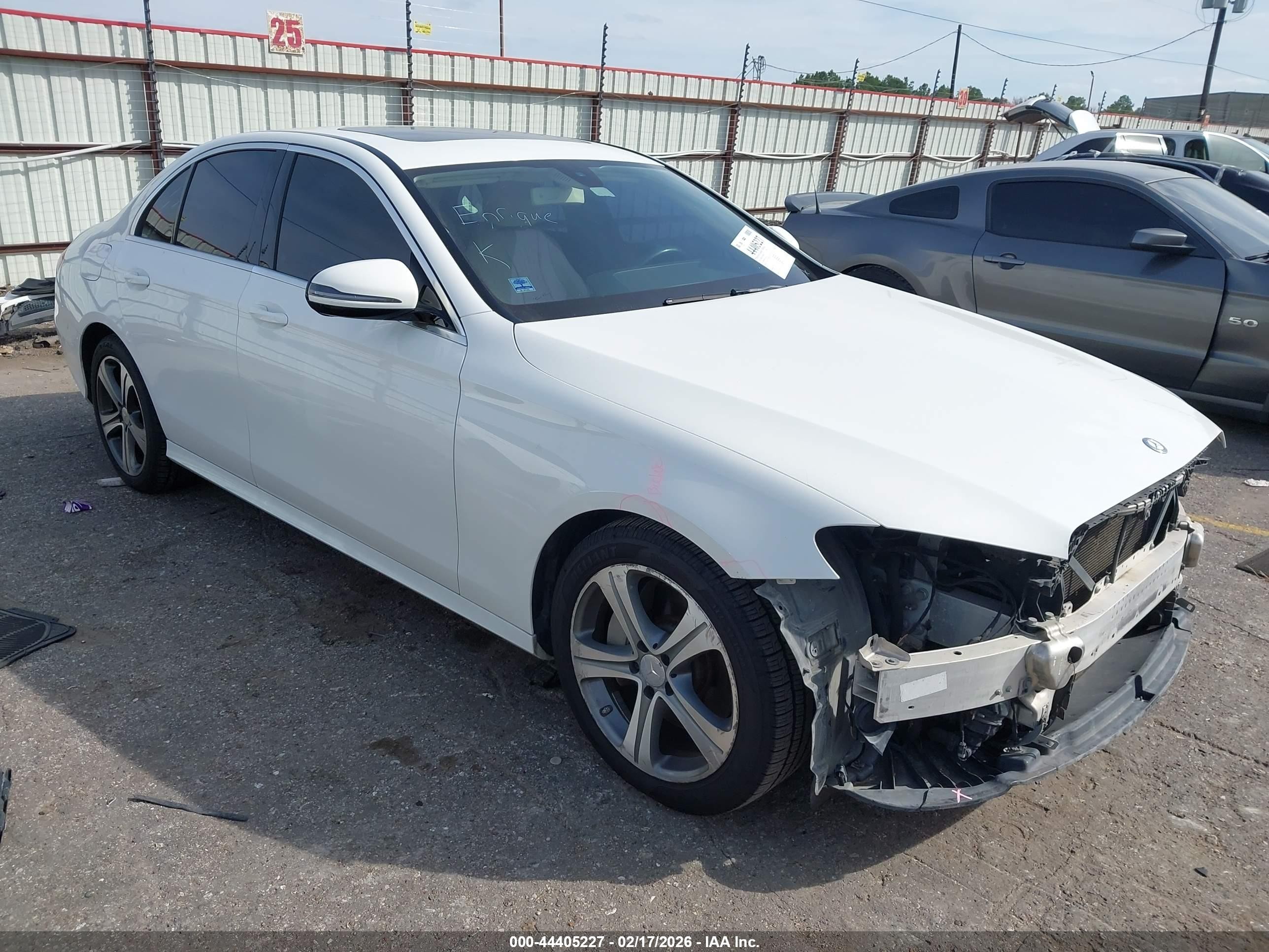 2017 Mercedes-Benz E 300 Luxury, VIN WDDZF4JB2HA120262 — Front end