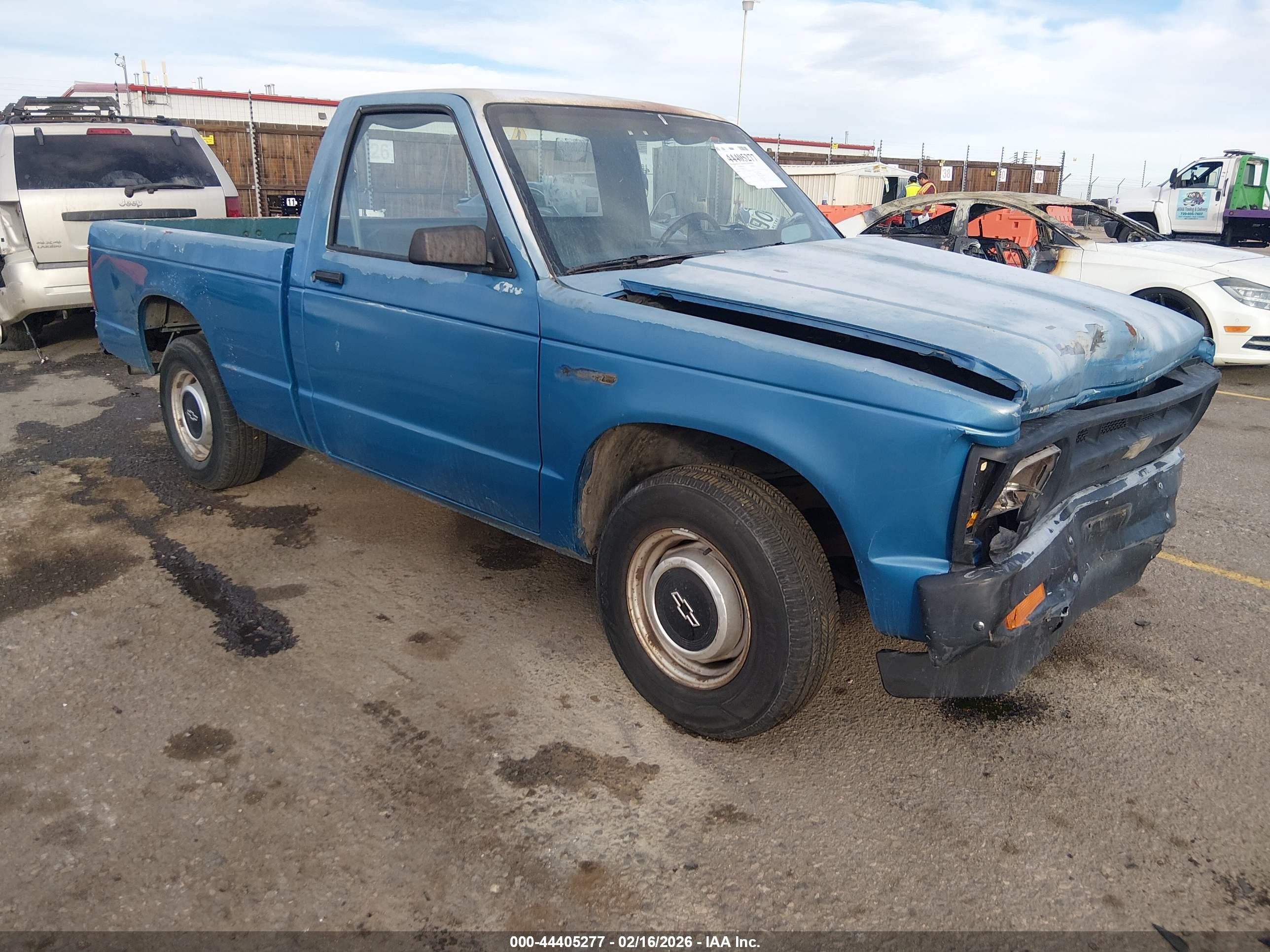 1991 Chevrolet S-10 EL, VIN 1GCCS14A8M8245412 — Front end