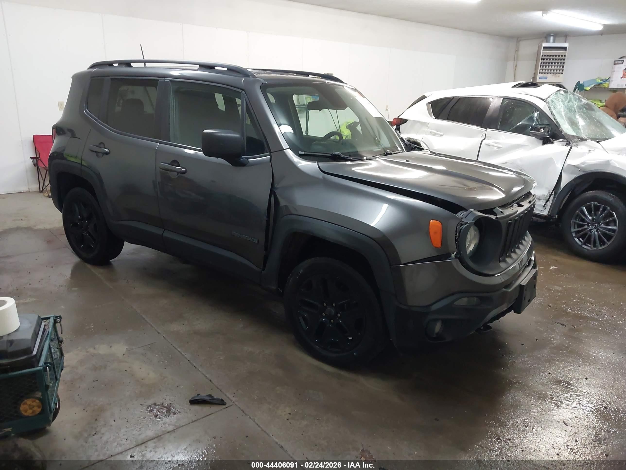 2018 Jeep Renegade Upland, VIN ZACCJBAB2JPH72291 — Перед