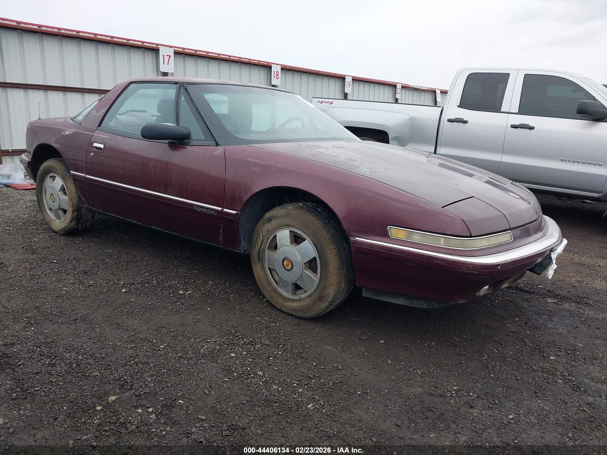 1990 Buick Reatta, VIN 1G4EC13C7LB900455 — Normal wear