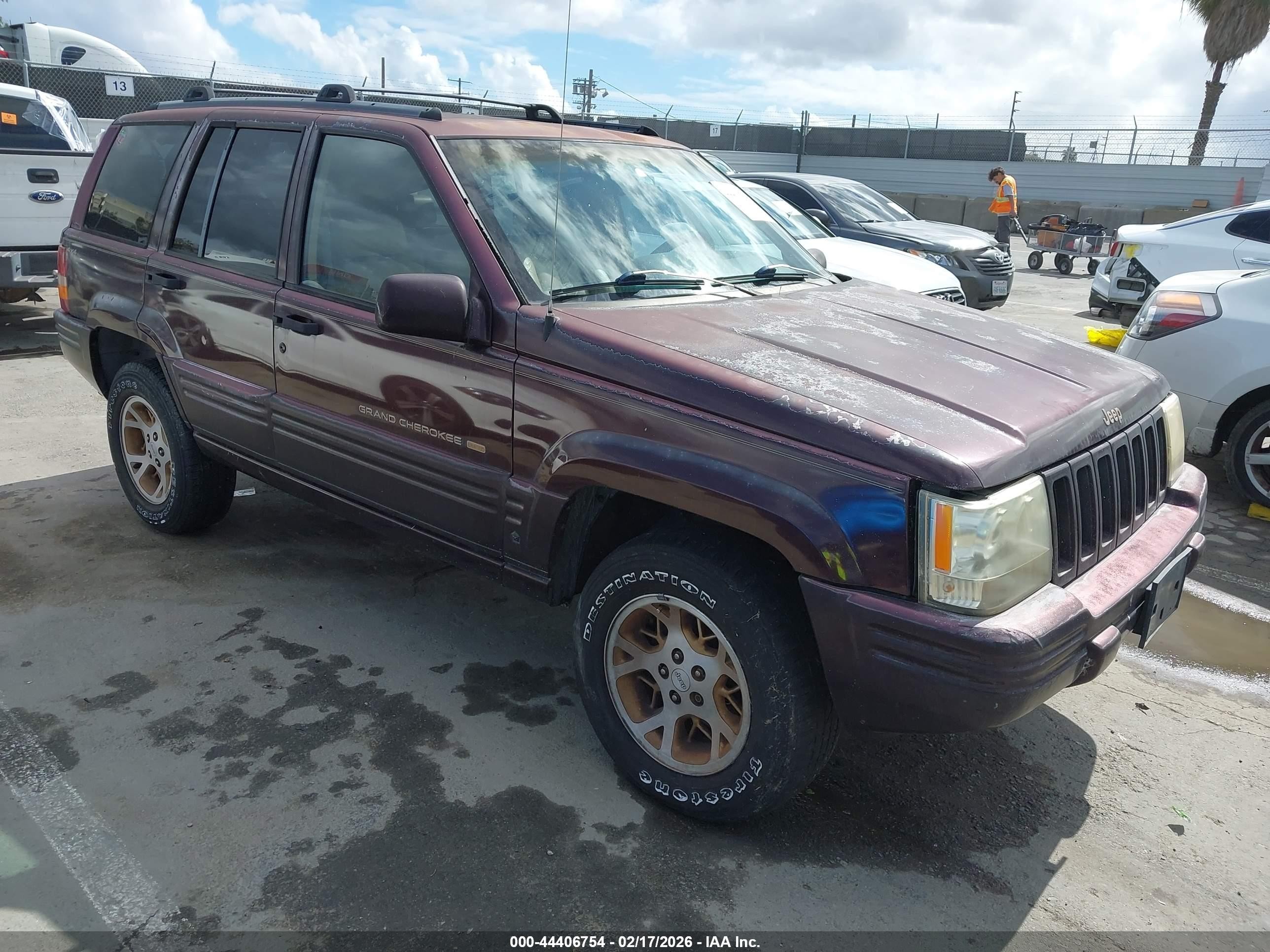 1996 Jeep Grand Cherokee Limited, VIN 1J4GZ78Y7TC310571 — Rear end
