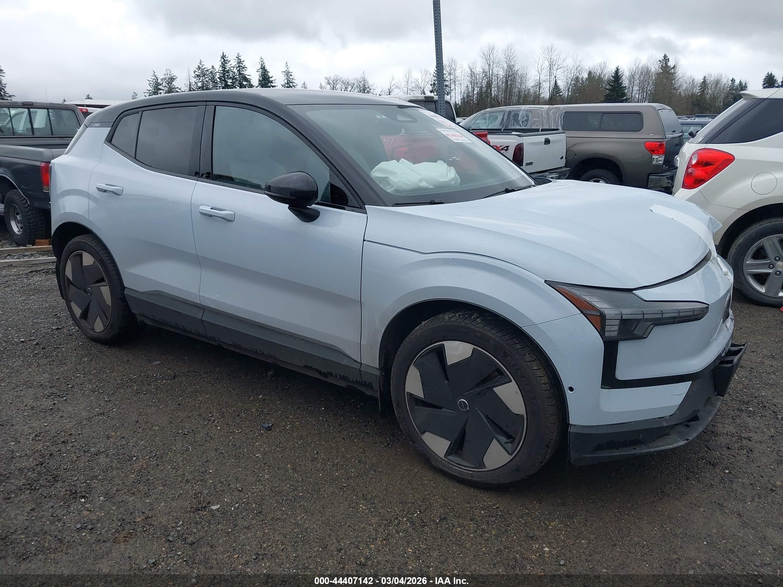 2025 Volvo Ex30 Ultra, VIN YV4EK3ZL8SS145127 — Front end
