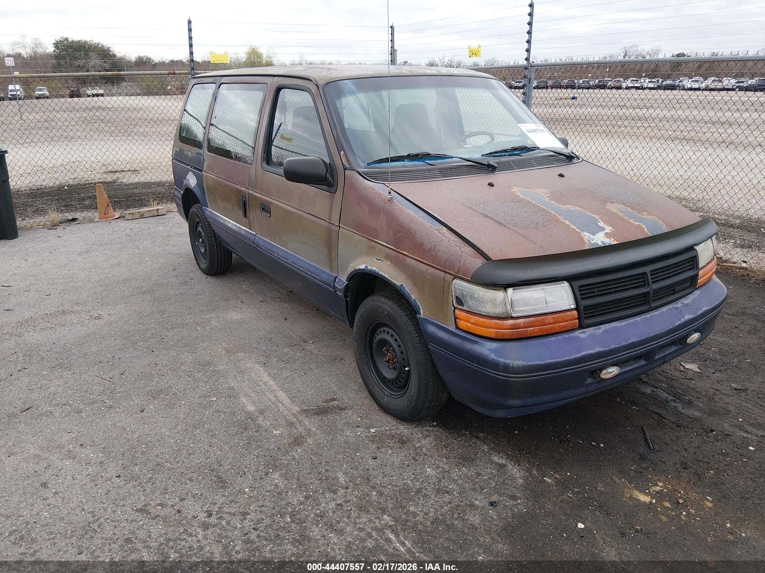 1995 Dodge Caravan, VIN 2B4GH2535SR209326 — Normal wear