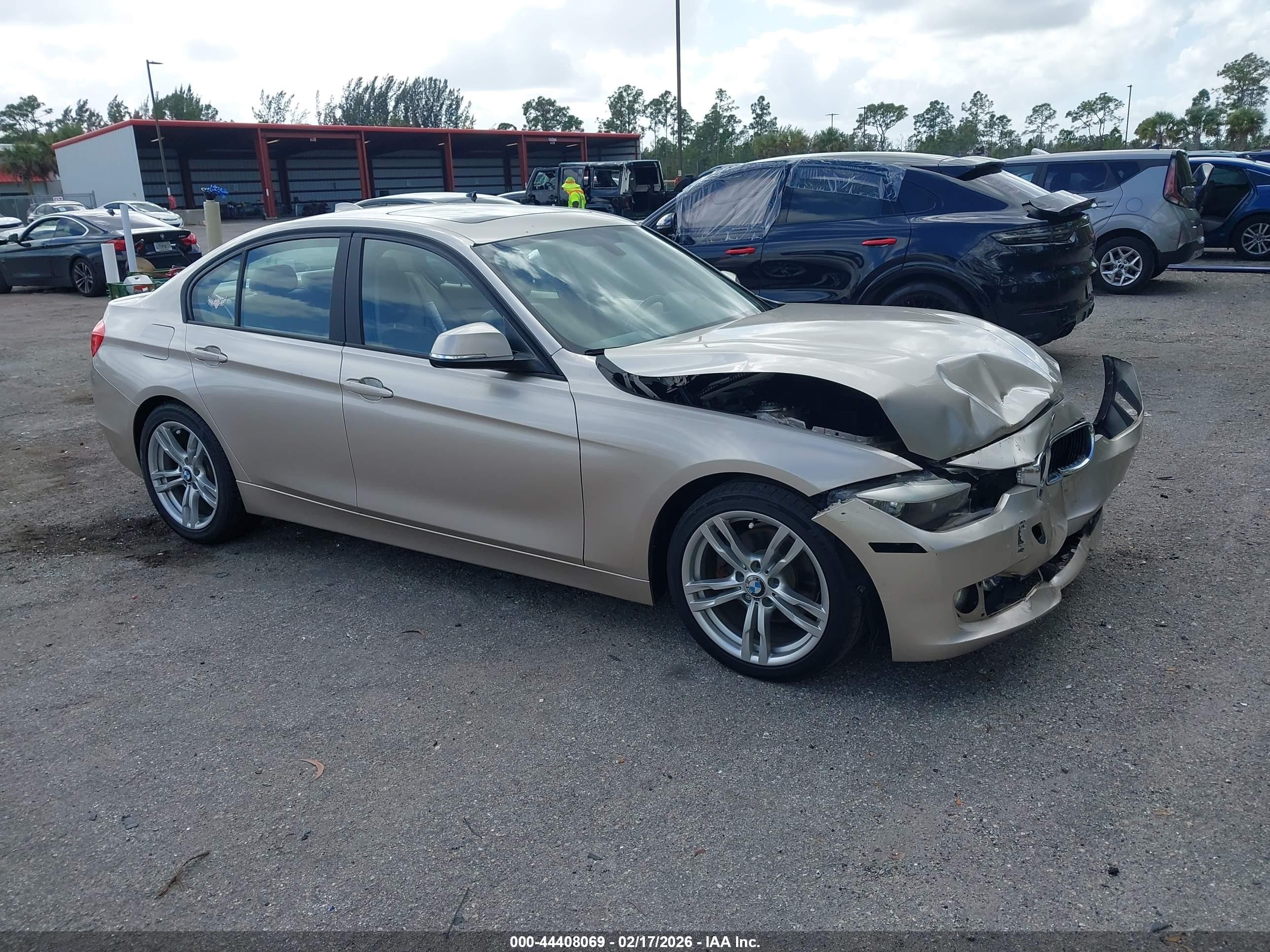 2013 BMW 3 Series 328i, VIN WBA3A5G55DNP21297 — Front end