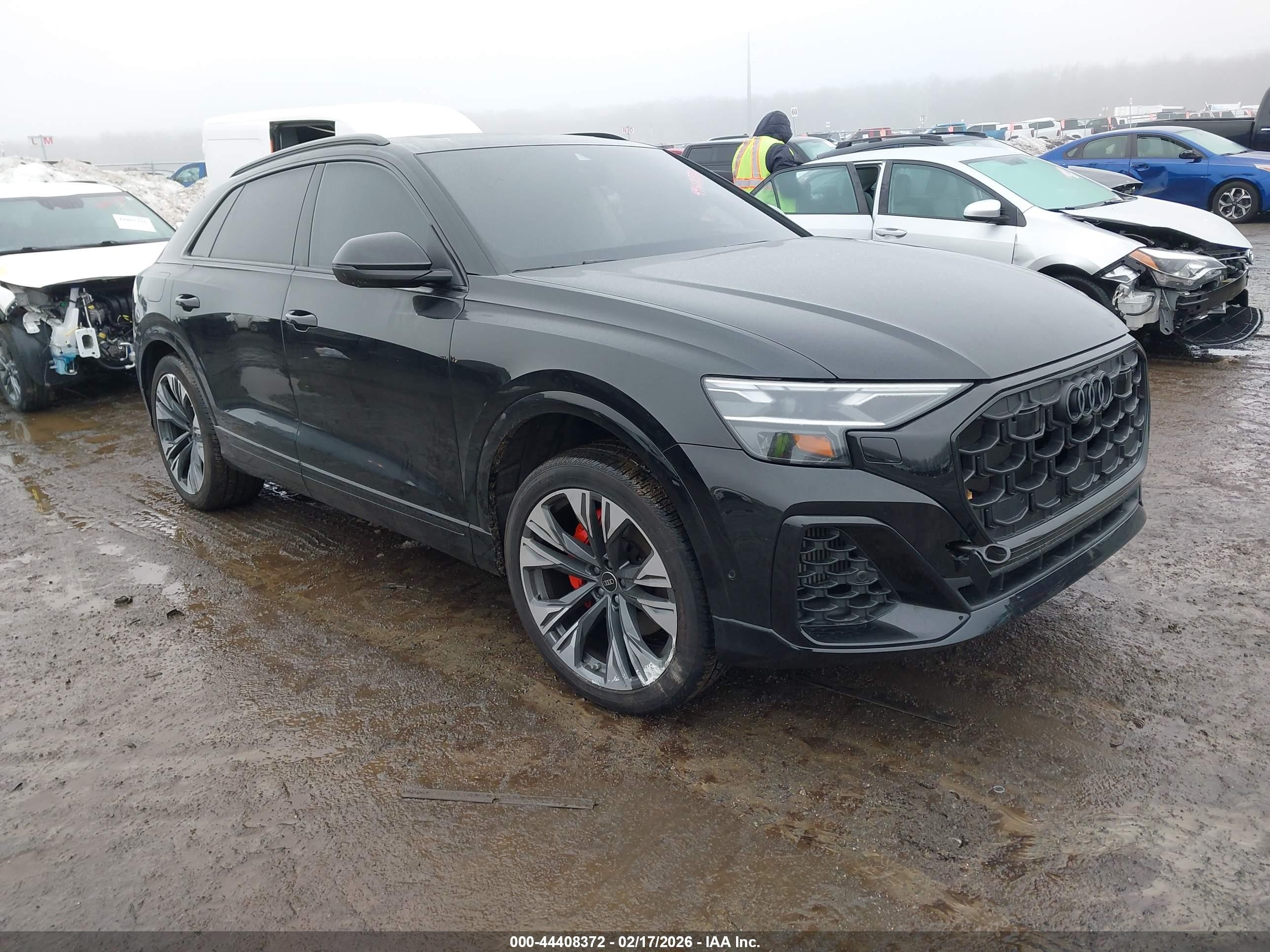 2024 Audi Q8 Premium Plus, VIN WA1EVBF18RD019687 — Зад