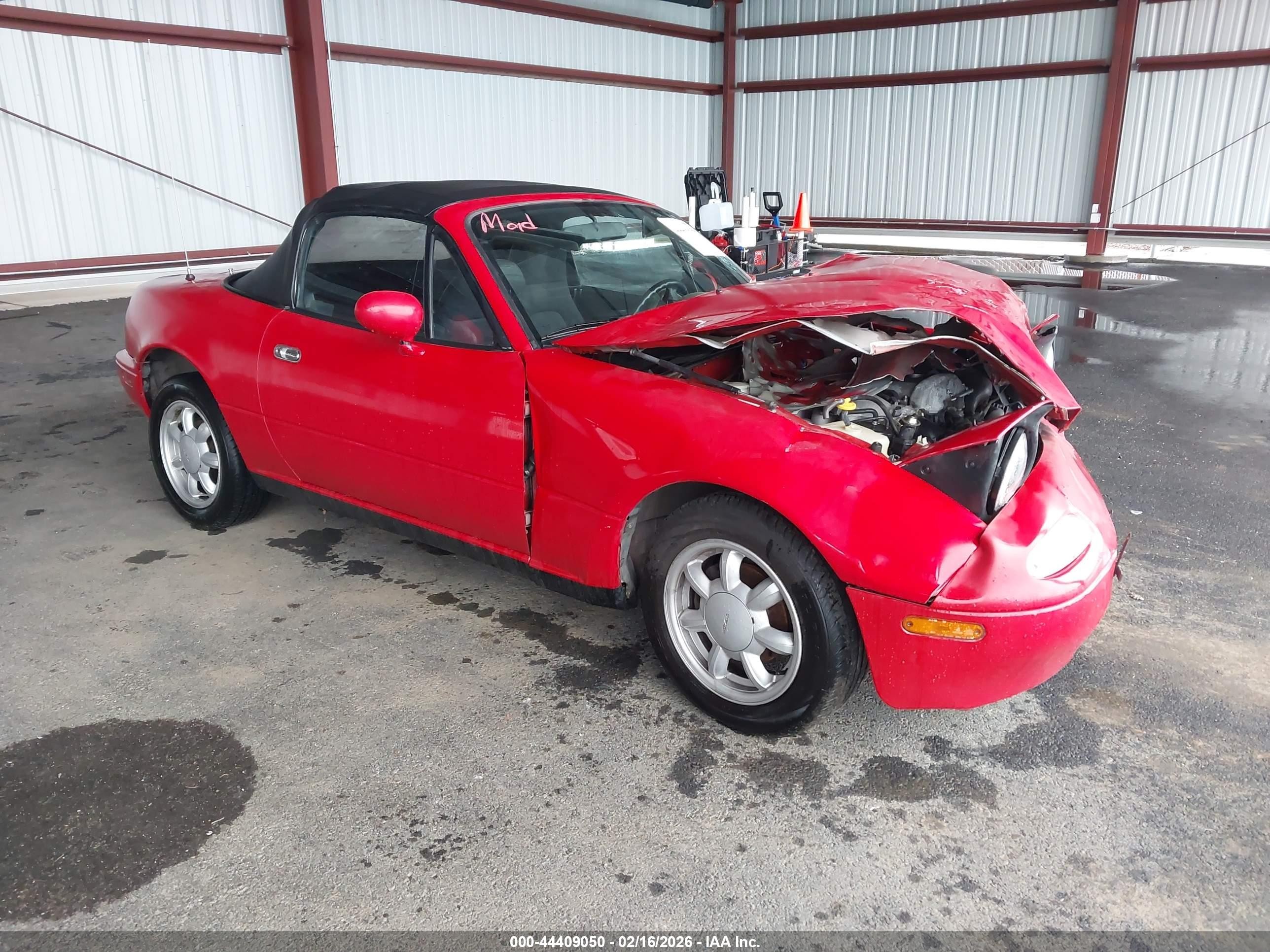 1992 Mazda MX-5 Miata, VIN JM1NA3511N0308582 — Front end