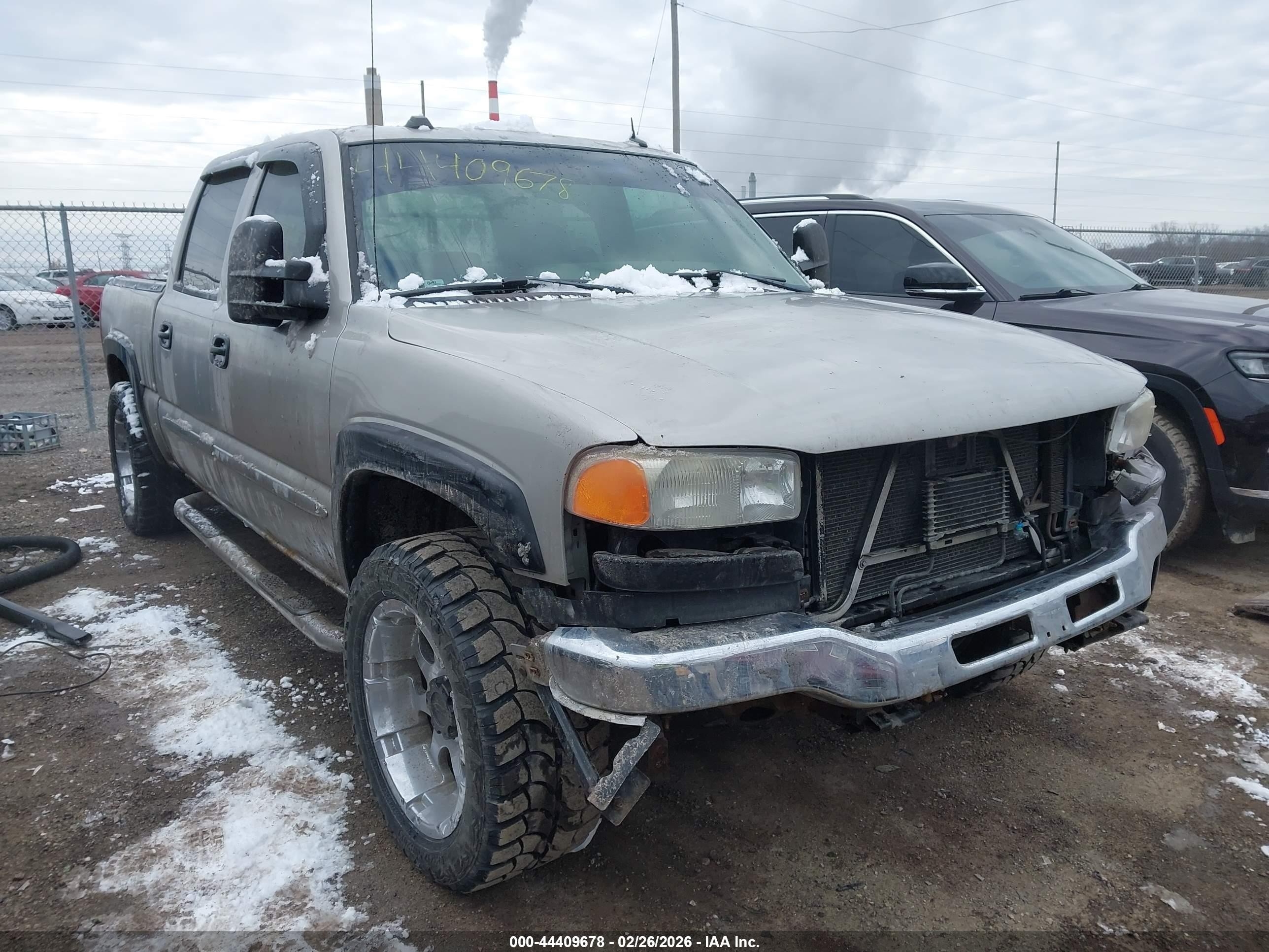 2004 GMC Sierra 1500 SLT, VIN 2GTEK13T141339033 — Front end