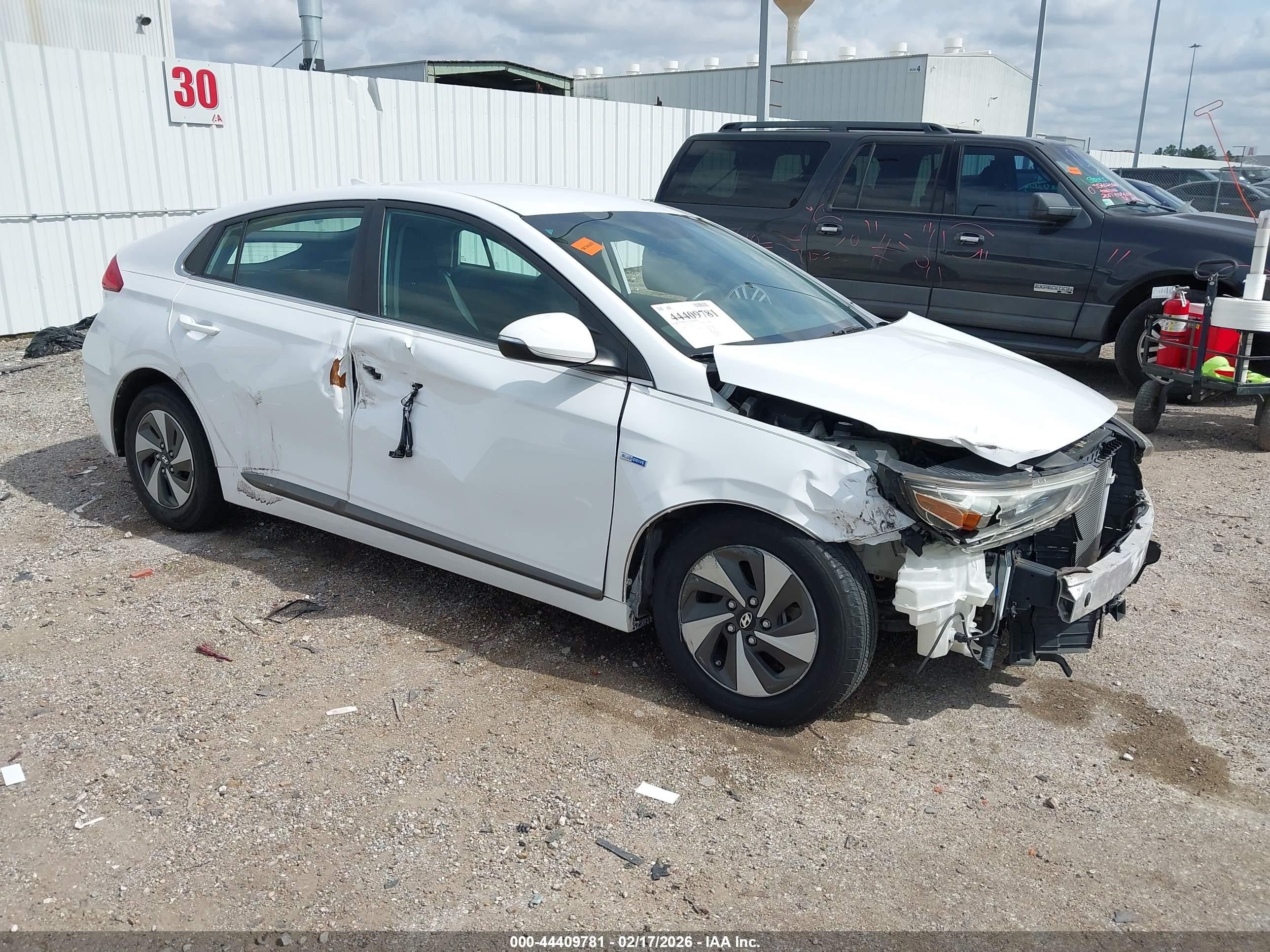 2017 Hyundai Ioniq SEL, VIN KMHC75LC4HU028072 — Перед