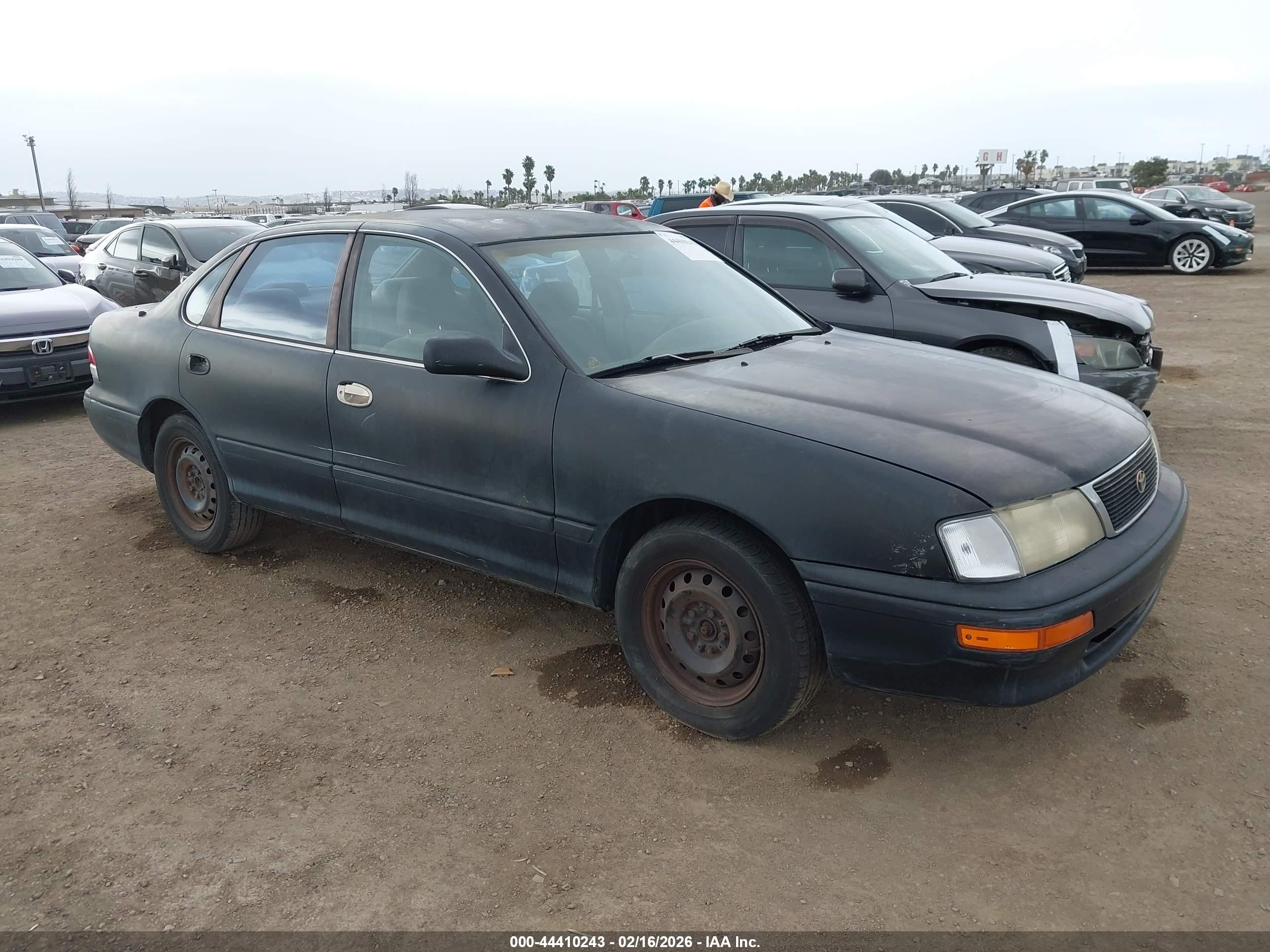 1996 Toyota Avalon XL, VIN 4T1BF12B7TU109155 — Rear end