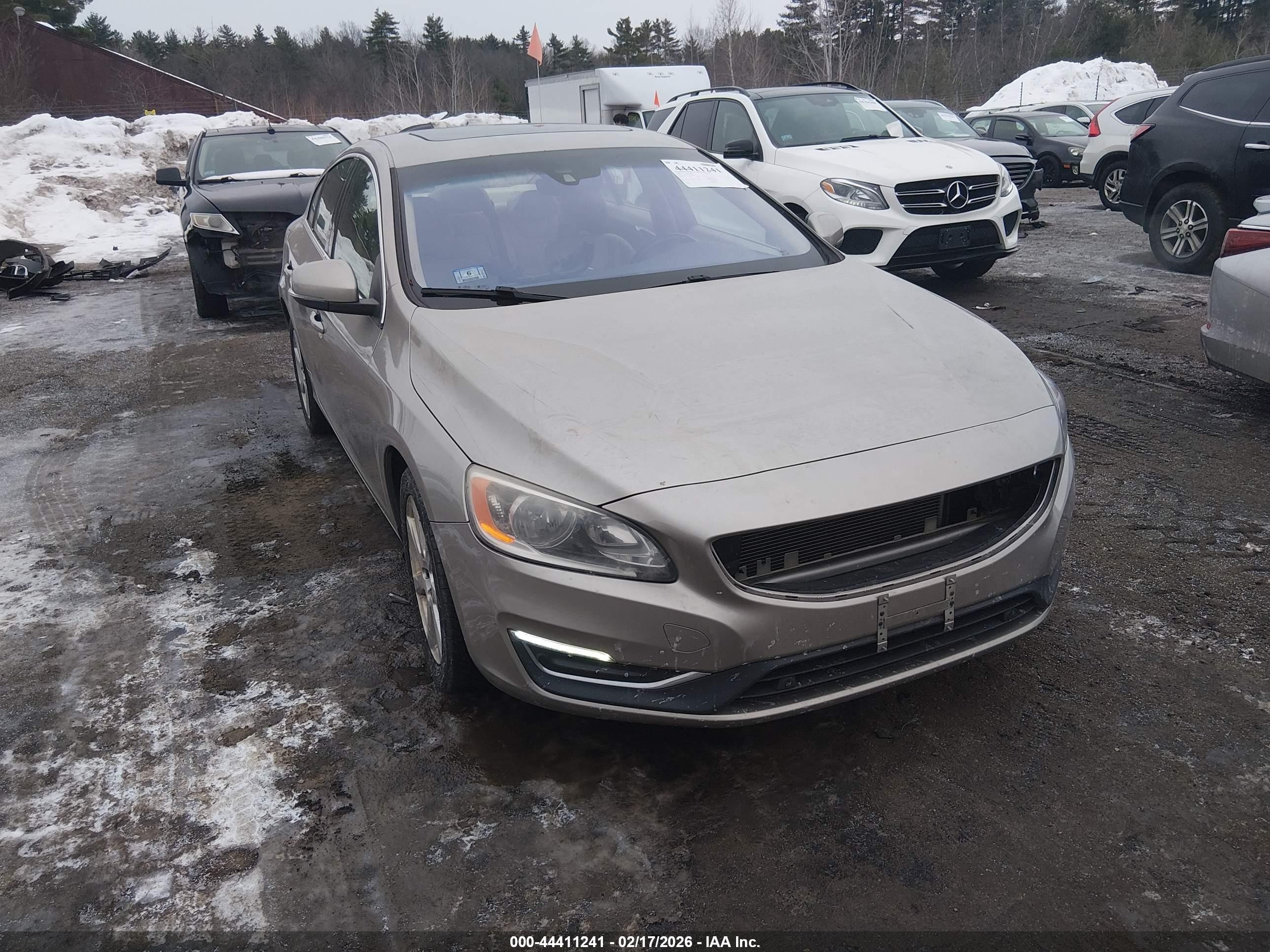 2016 Volvo S60 T5 Premier, VIN YV1612TK7G2392452 — Front end
