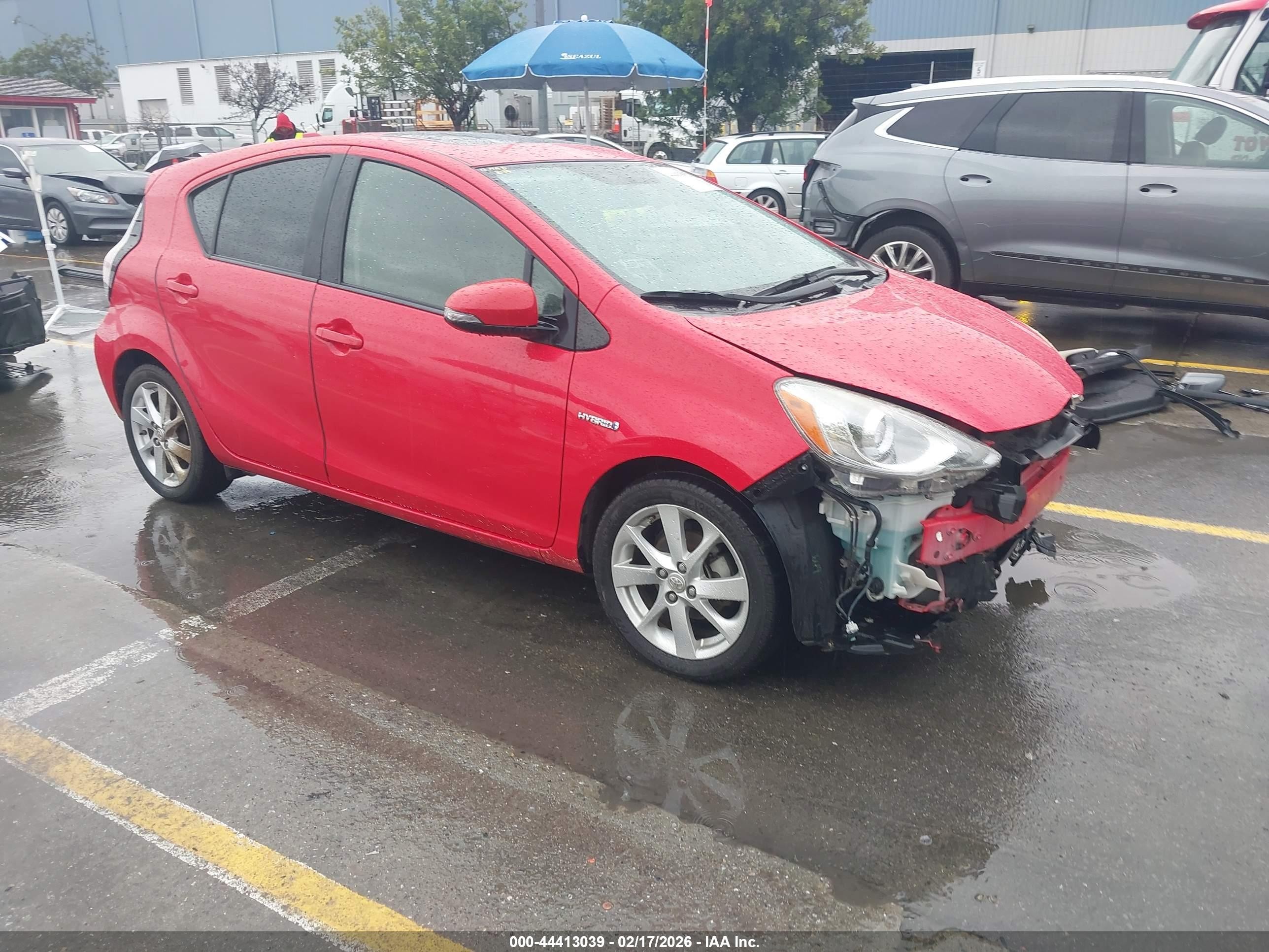 2015 Toyota Prius One, VIN JTDKDTB32F1096349 — Front end