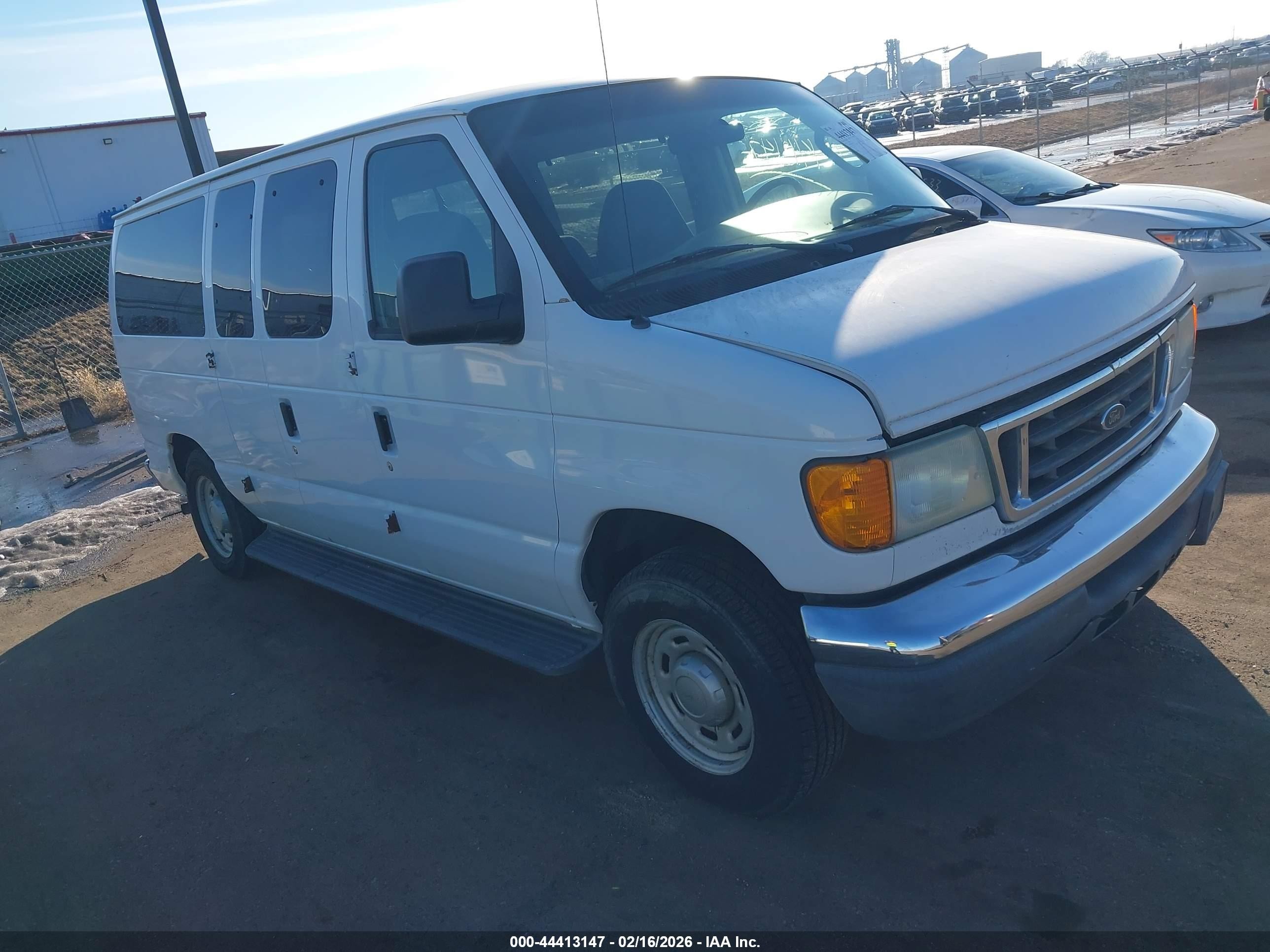 2006 Ford E-150, VIN 1FDRE11W46DB22617 — Front end