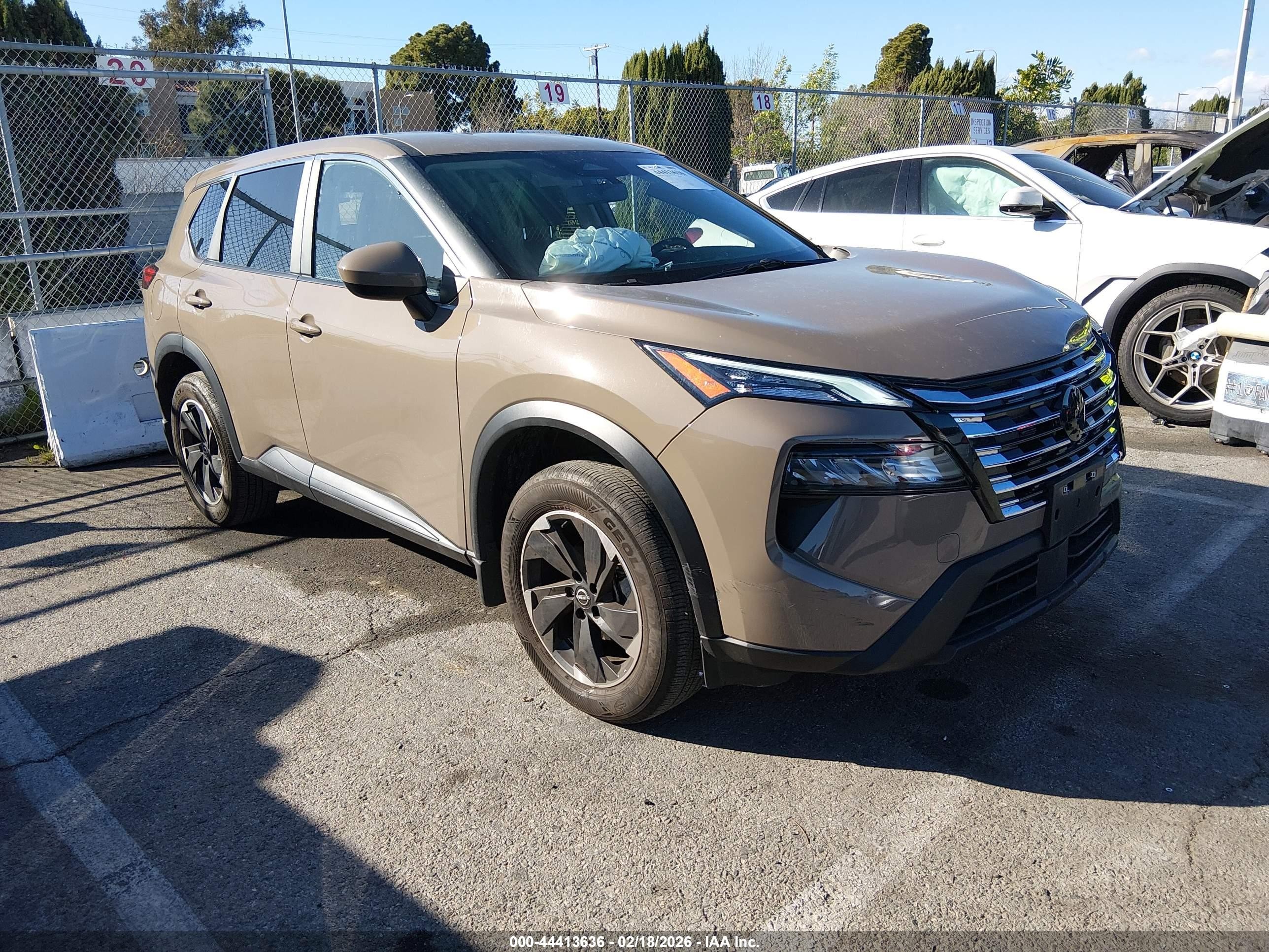 2025 Nissan Rogue SV, VIN JN8BT3BA9SW002423 — Front end