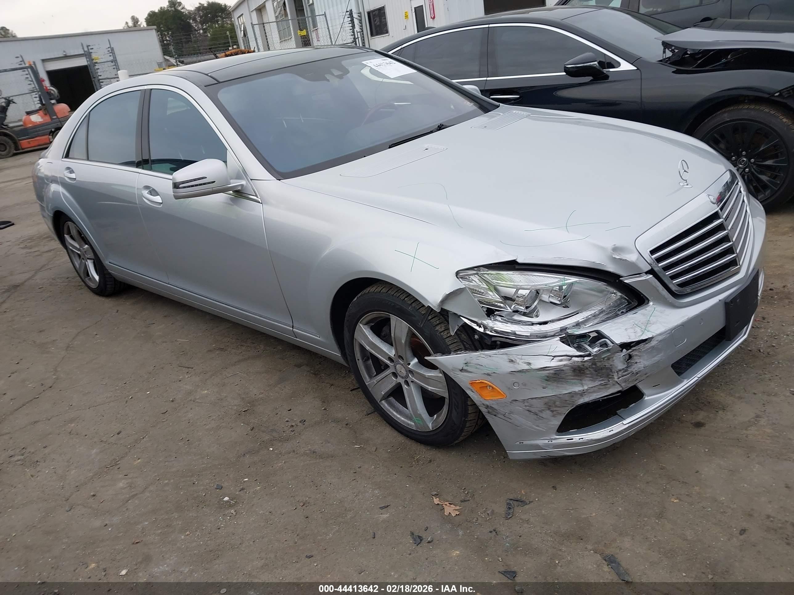 2010 Mercedes-Benz S 550, VIN WDDNG7BB6AA341462 — Front end