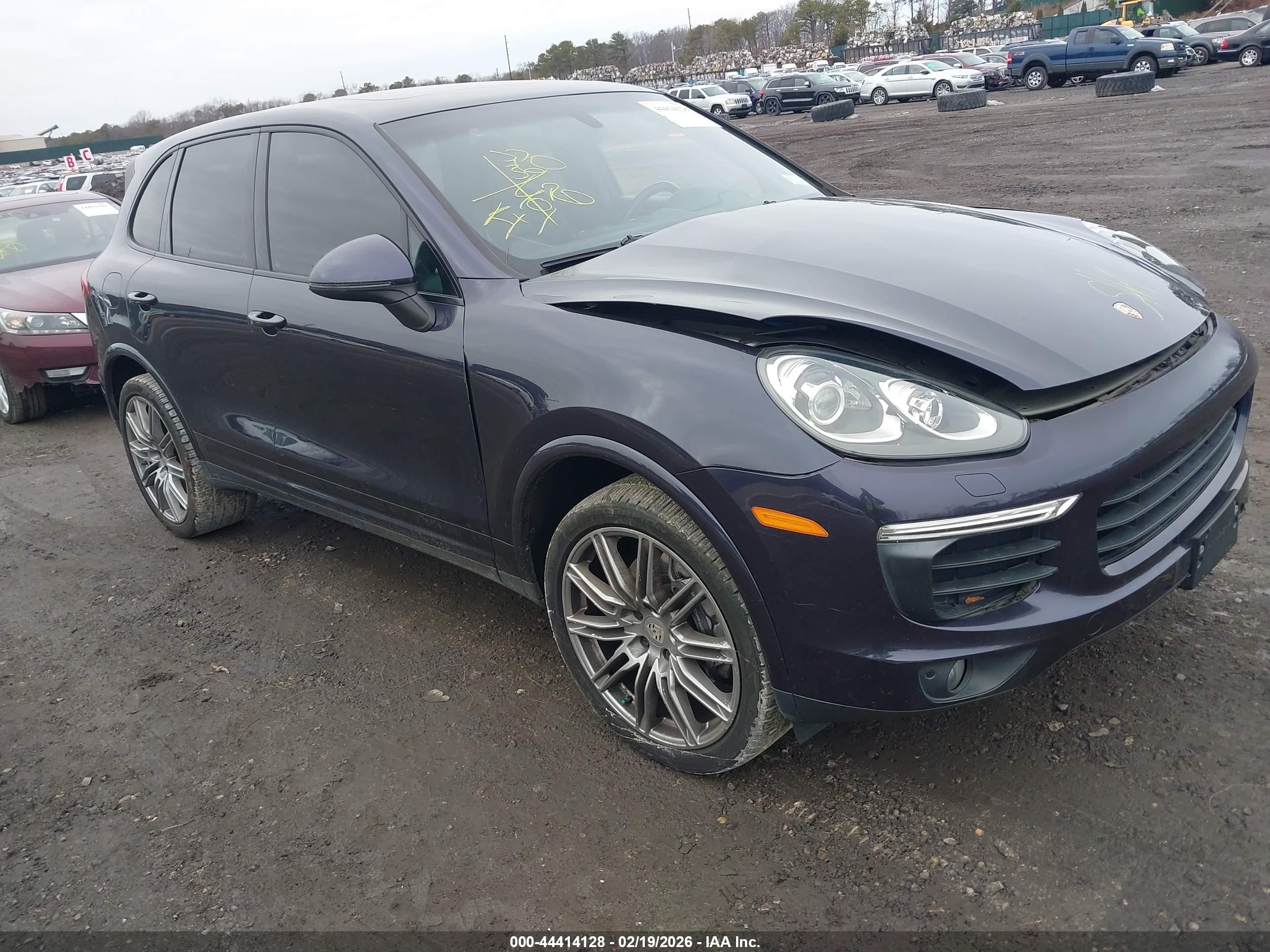 2017 Porsche Cayenne, VIN WP1AA2A22HKA84513 — Front end