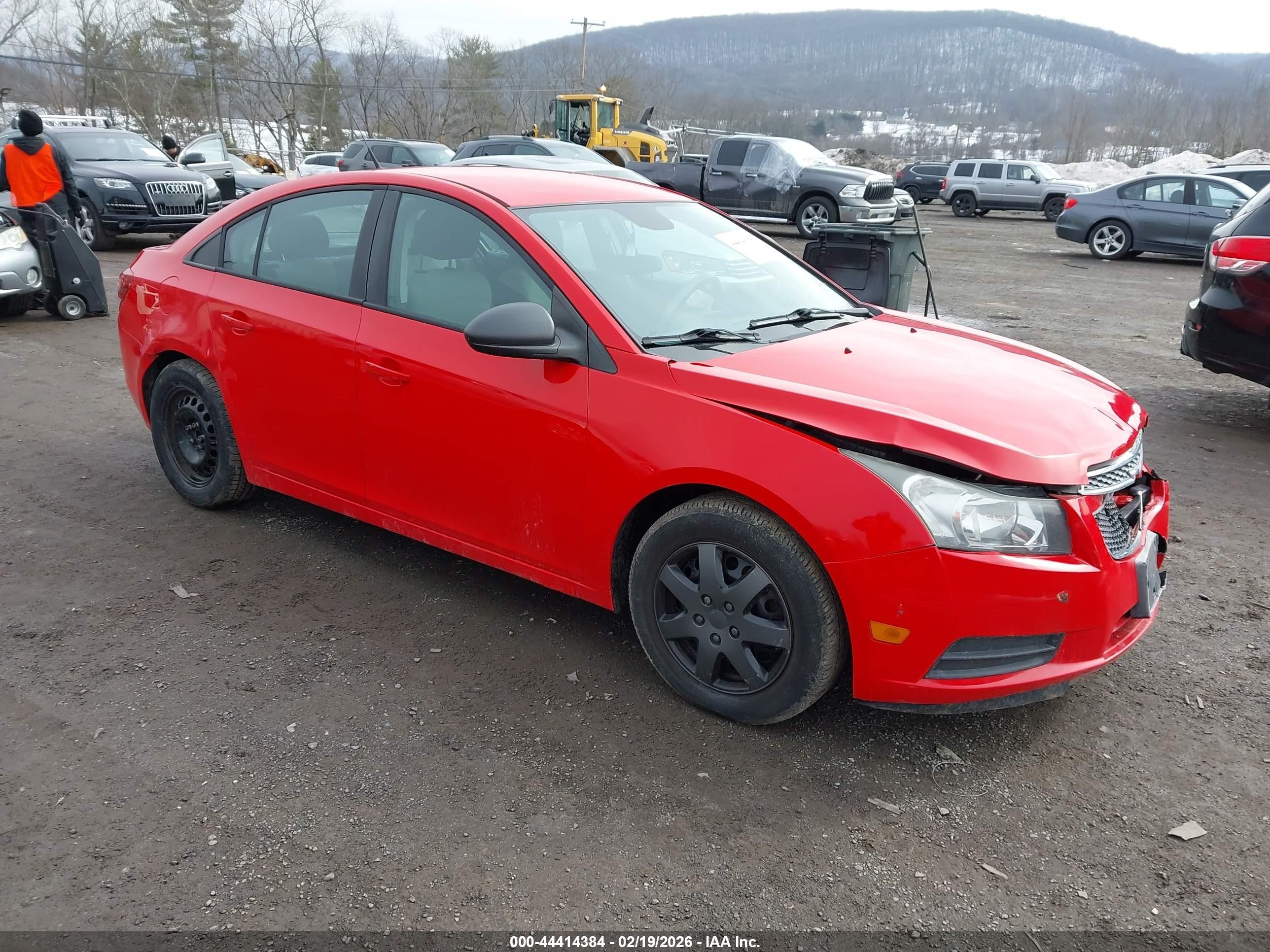2014 Chevrolet Cruze LS, VIN 1G1PA5SH7E7183111 — Front end