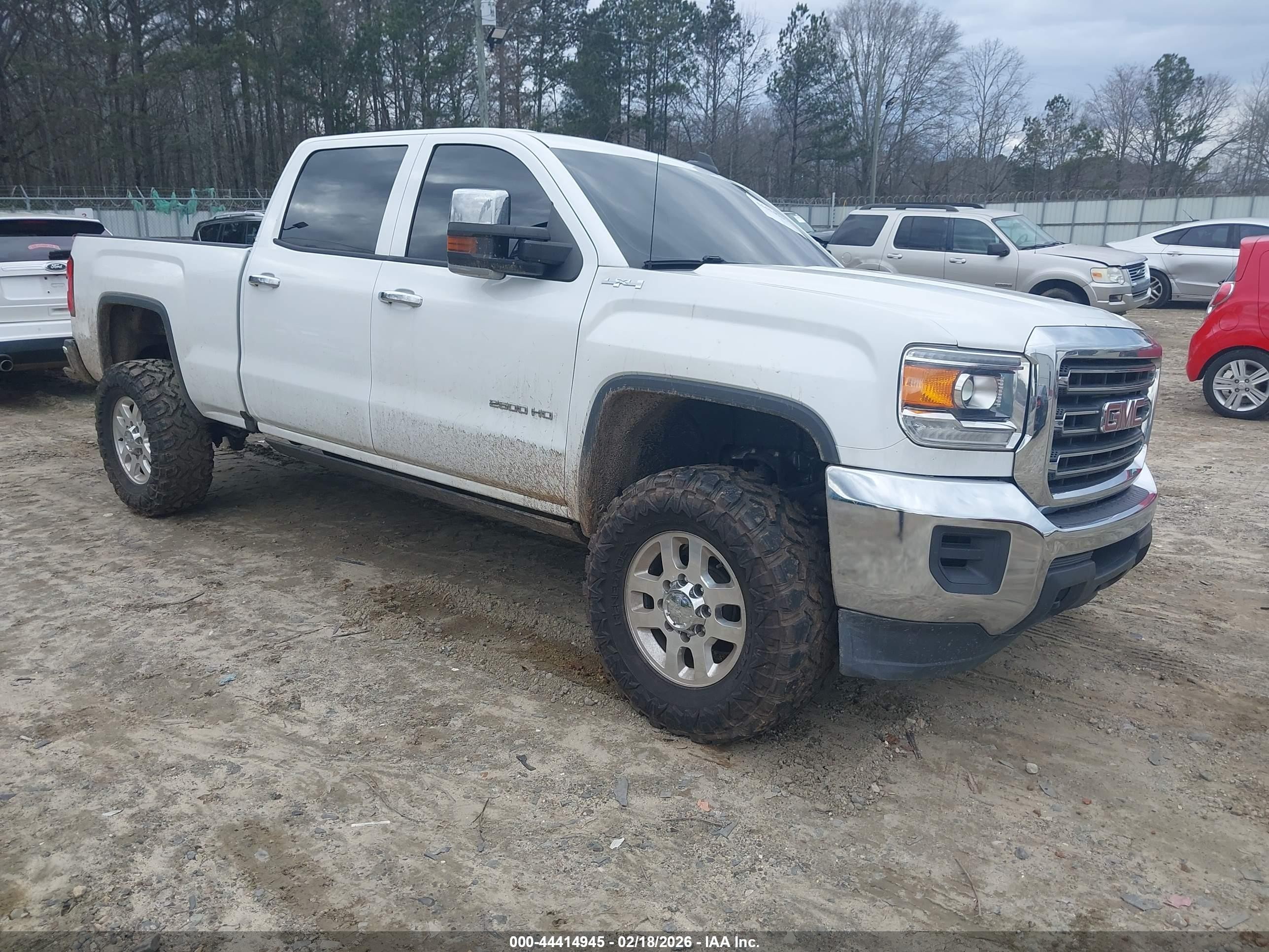 2016 GMC Sierra 2500HD, VIN 1GT12REG7GF296067 — Front end