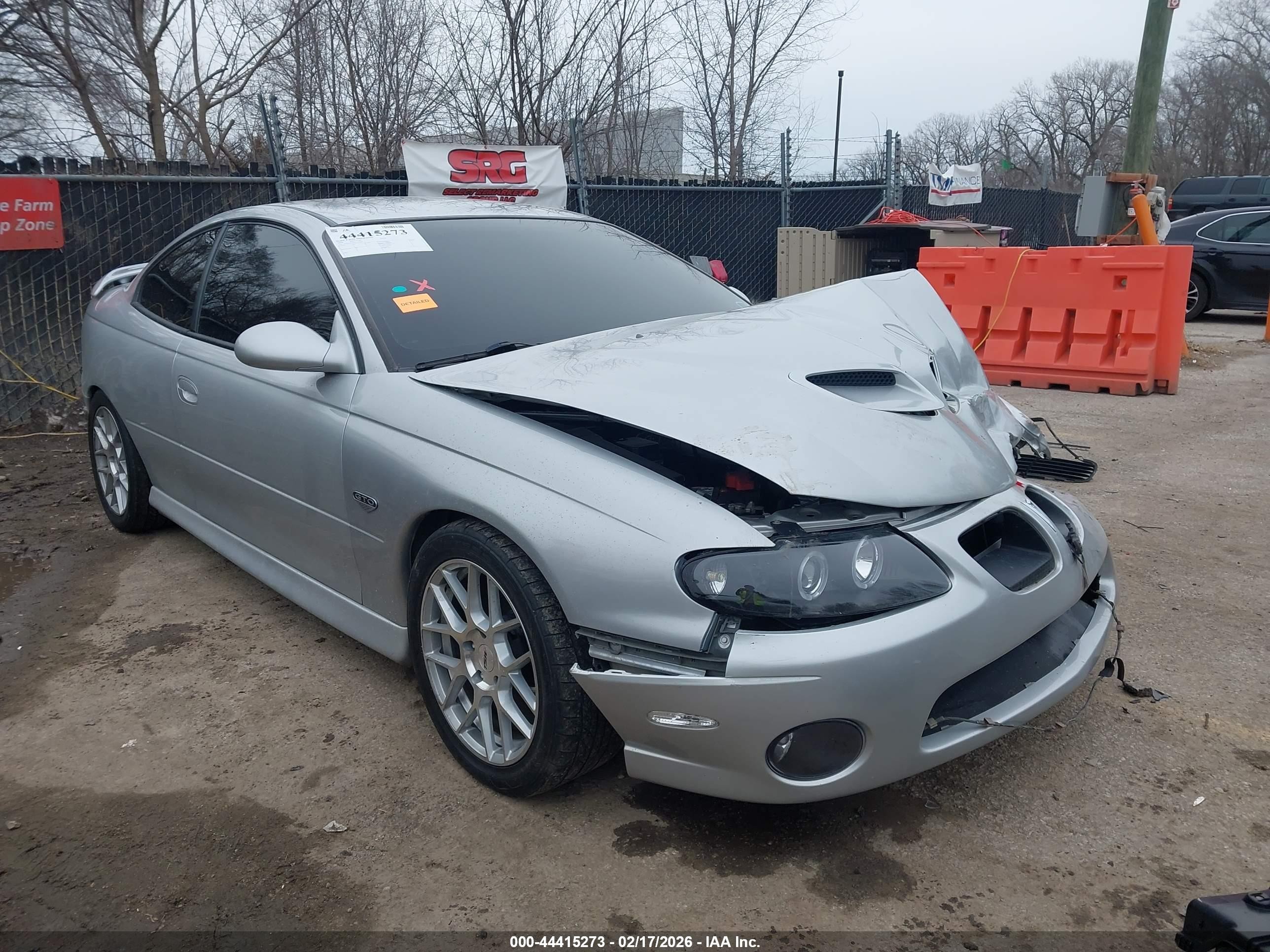 2004 Pontiac GTO, VIN 6G2VX12G24L187903 — Front end