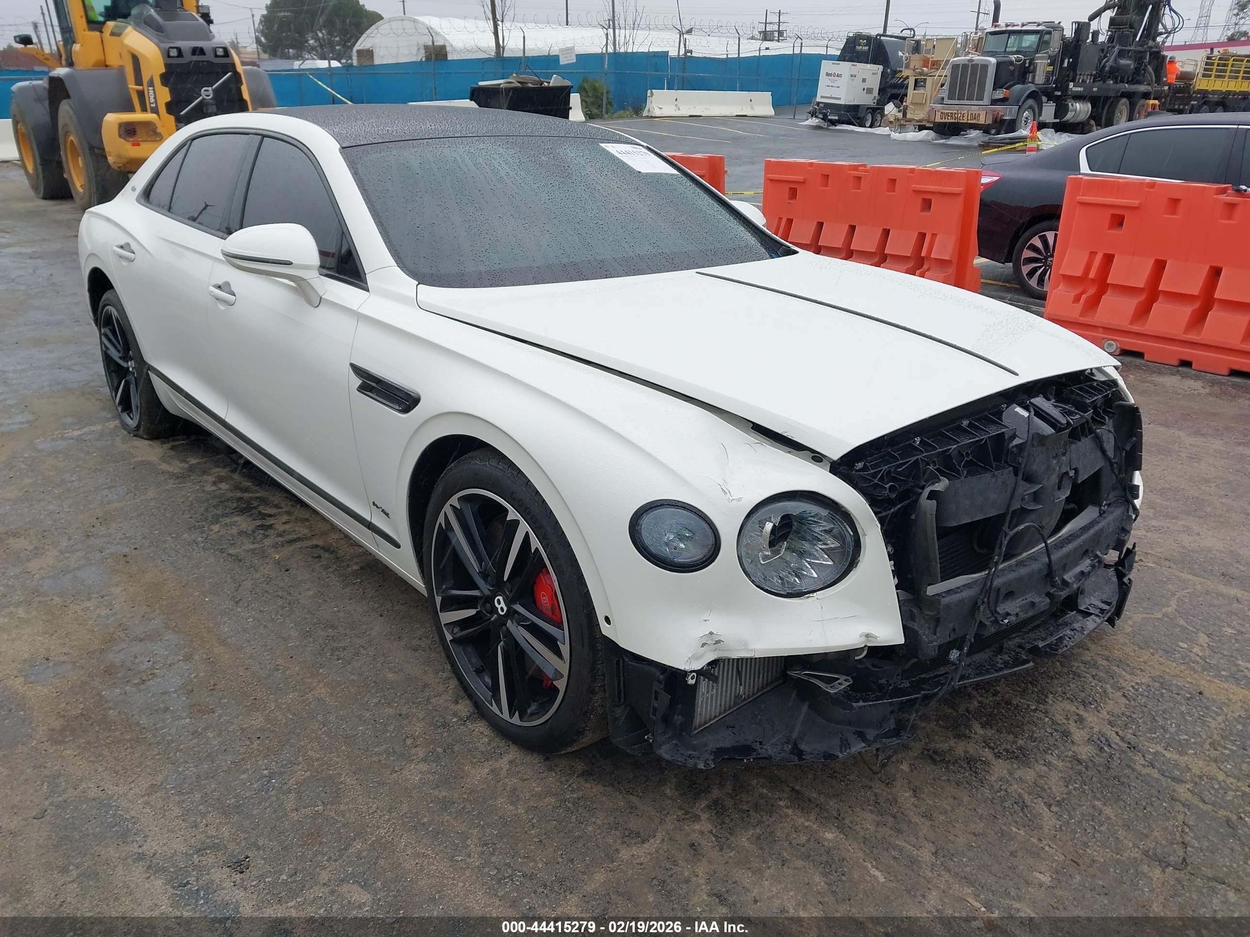 2021 Bentley Flying Spur W12, VIN SCBBB6ZGXMC084826 — Front end