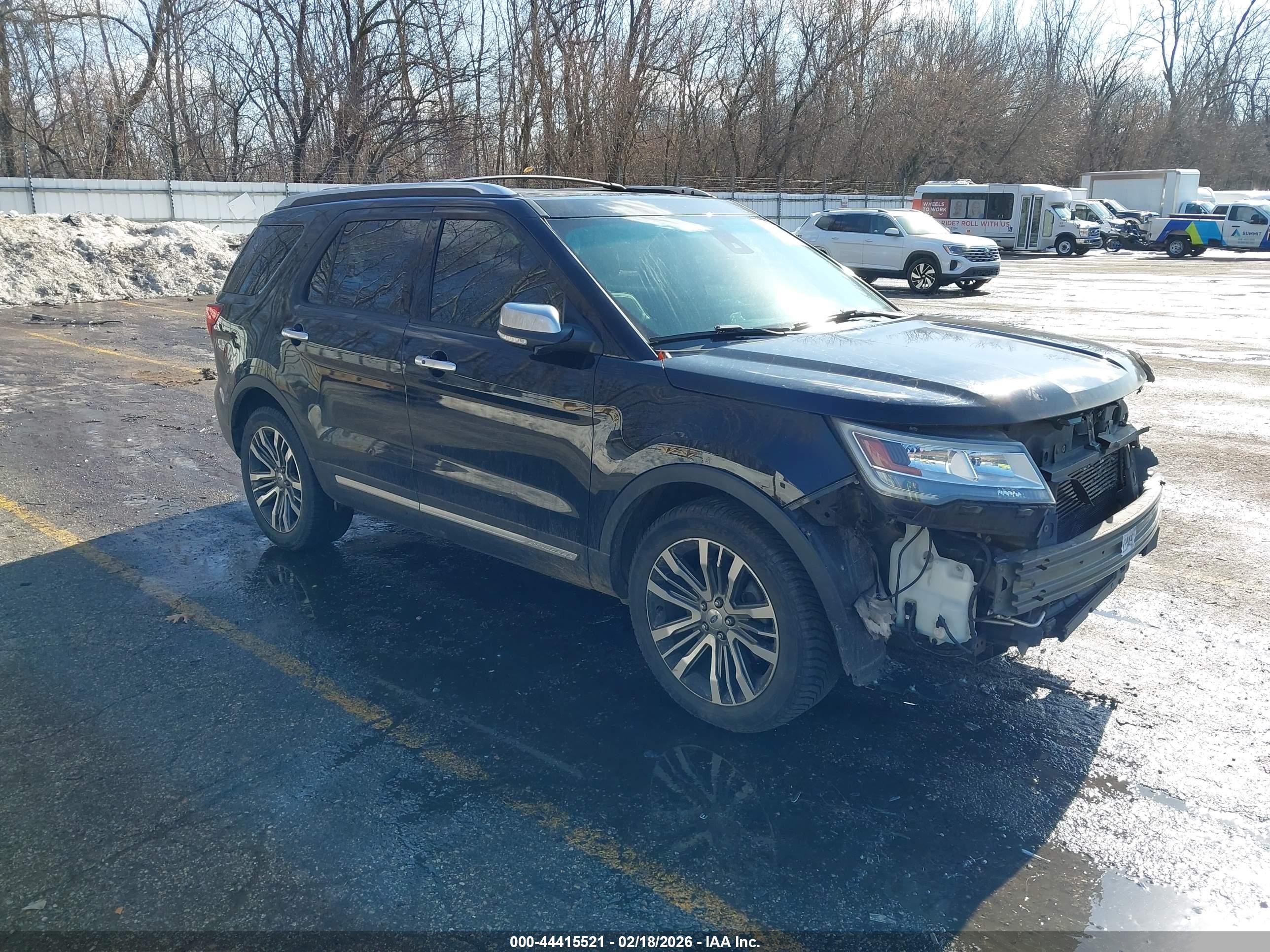 2017 Ford Explorer Platinum, VIN 1FM5K8HT8HGB05087 — Front end