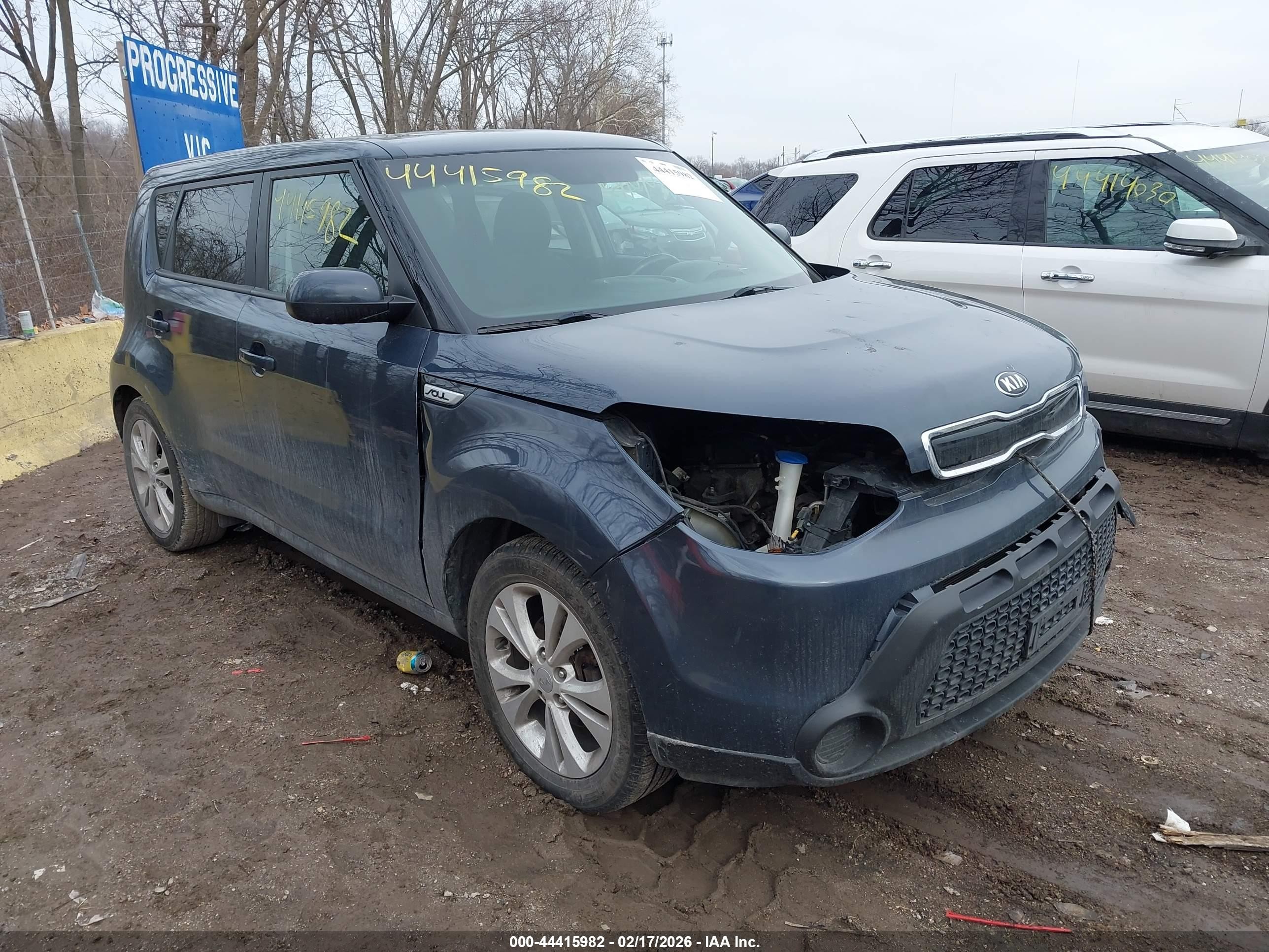 2015 Kia Soul +, VIN KNDJP3A55F7124924 — Front end