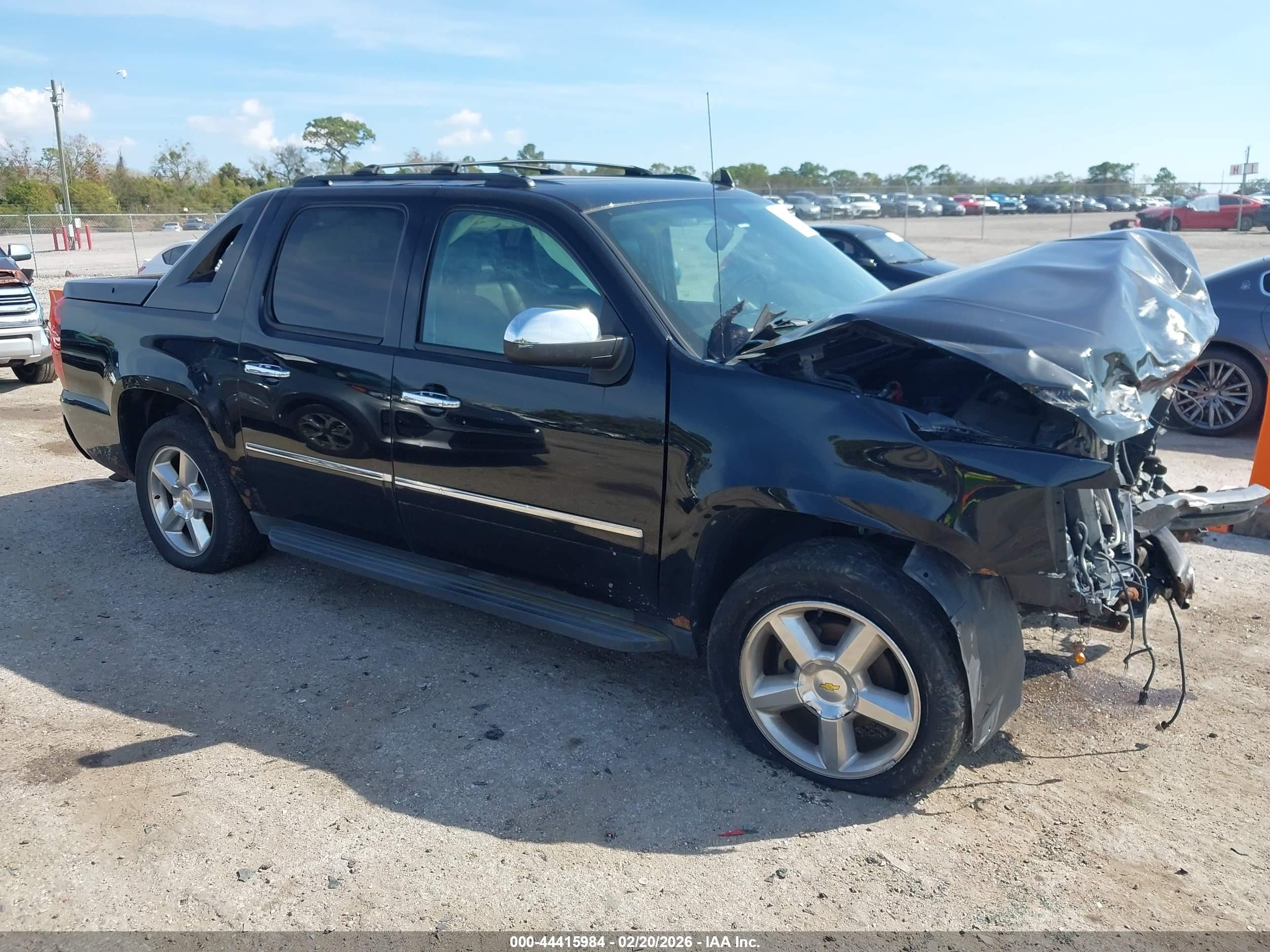 2012 Chevrolet Avalanche LTZ, VIN 3GNTKGE75CG180332 — Front end