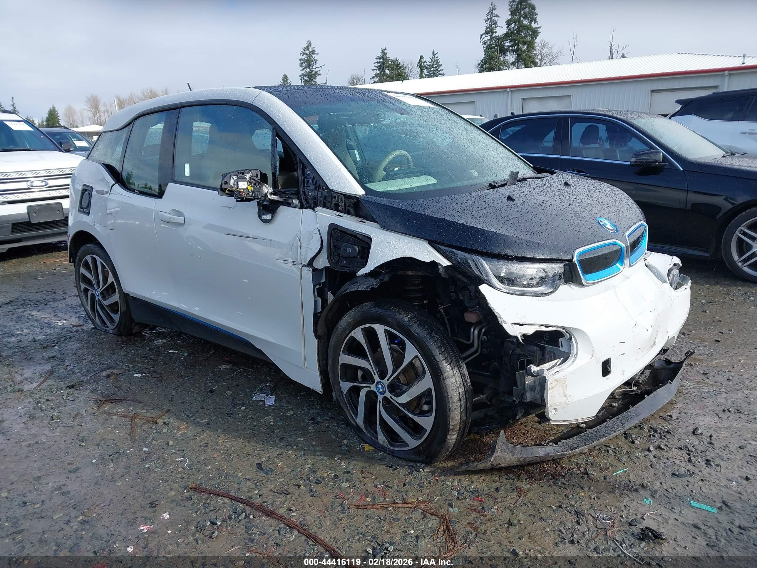 2017 BMW i3, VIN WBY1Z8C32HV890898 — Перед