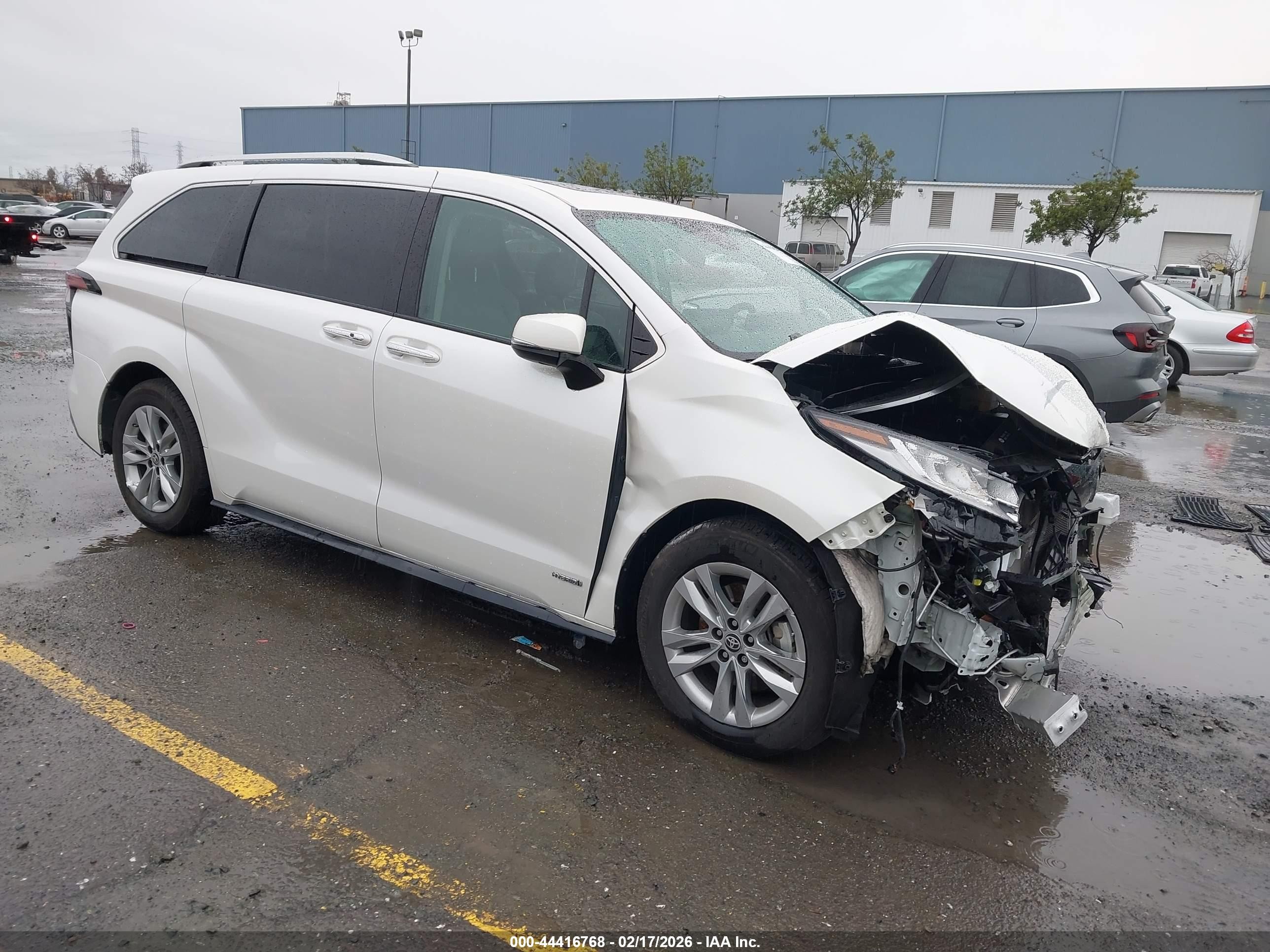 2021 Toyota Sienna Limited, VIN 5TDZRKEC7MS009776 — Фото с аукциона