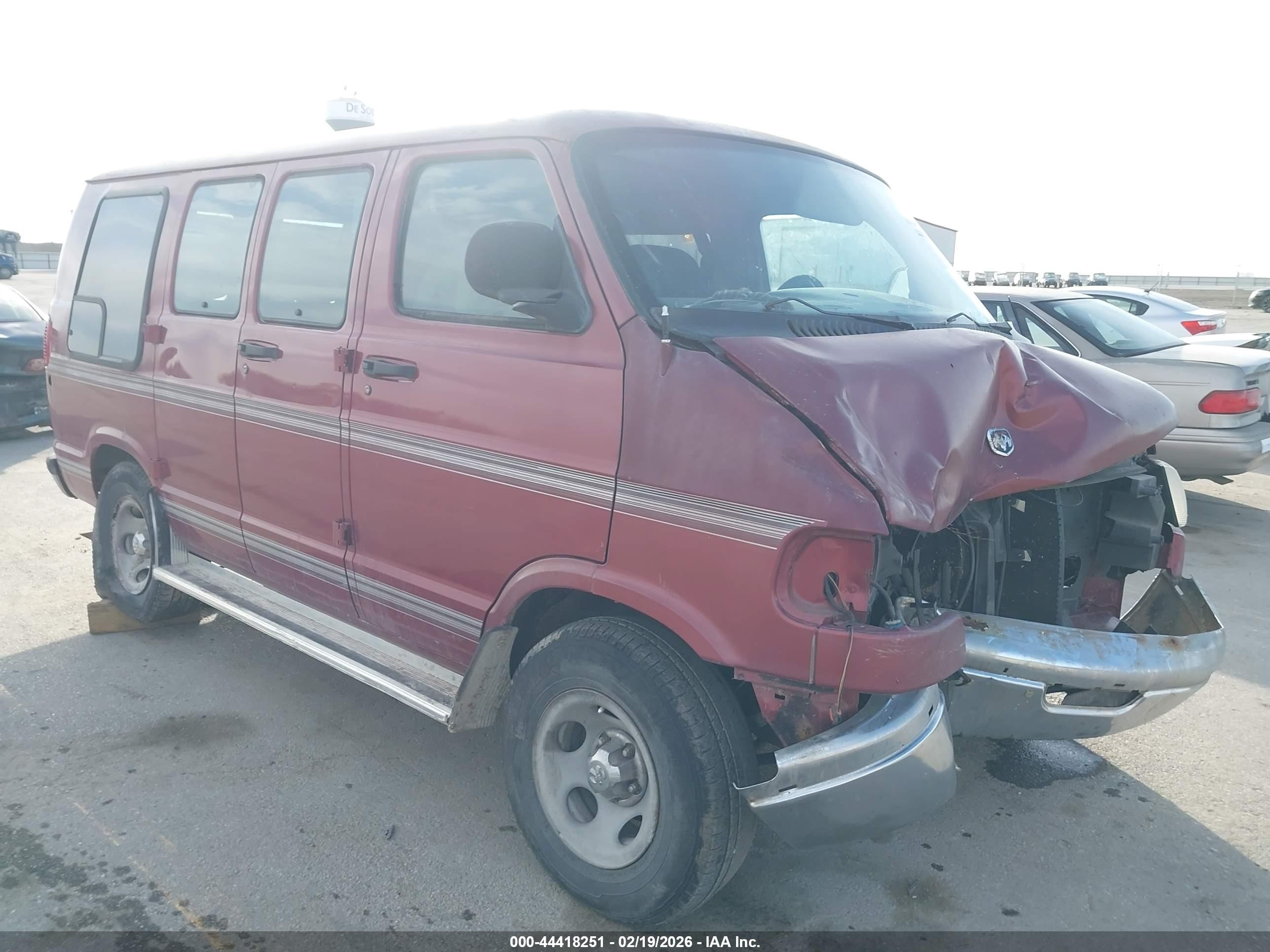 2000 Dodge Cargo, VIN 2B6HB11X6YK173342 — Перед