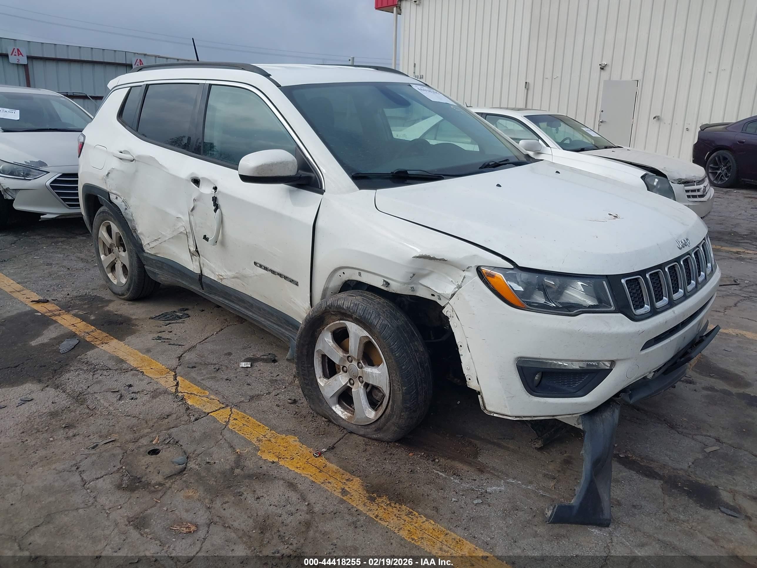 2018 Jeep Compass Latitude, VIN 3C4NJCBB2JT410872 — Front end