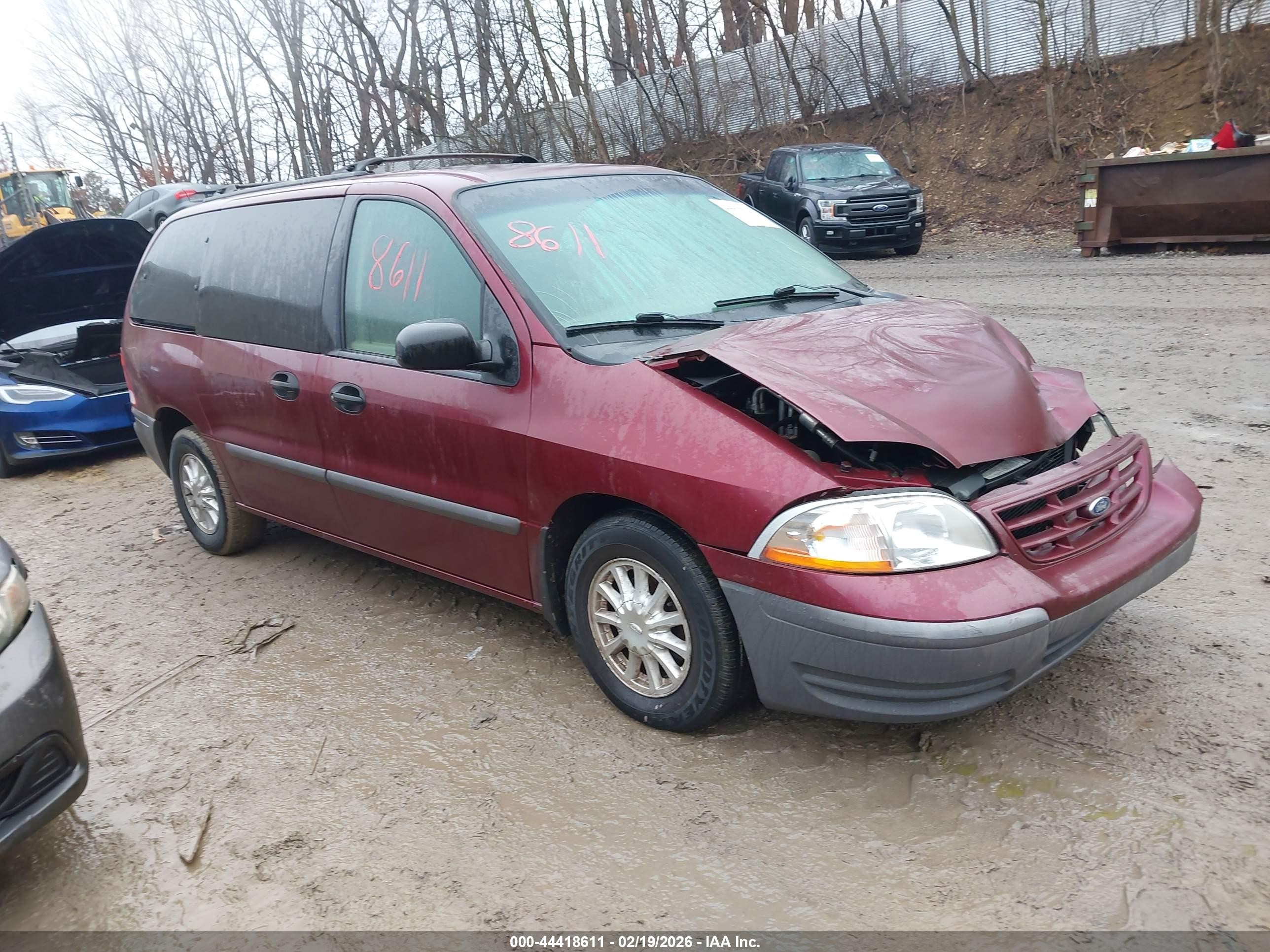 2000 Ford Windstar LX, VIN 2FMZA514XYBA59176 — Front end