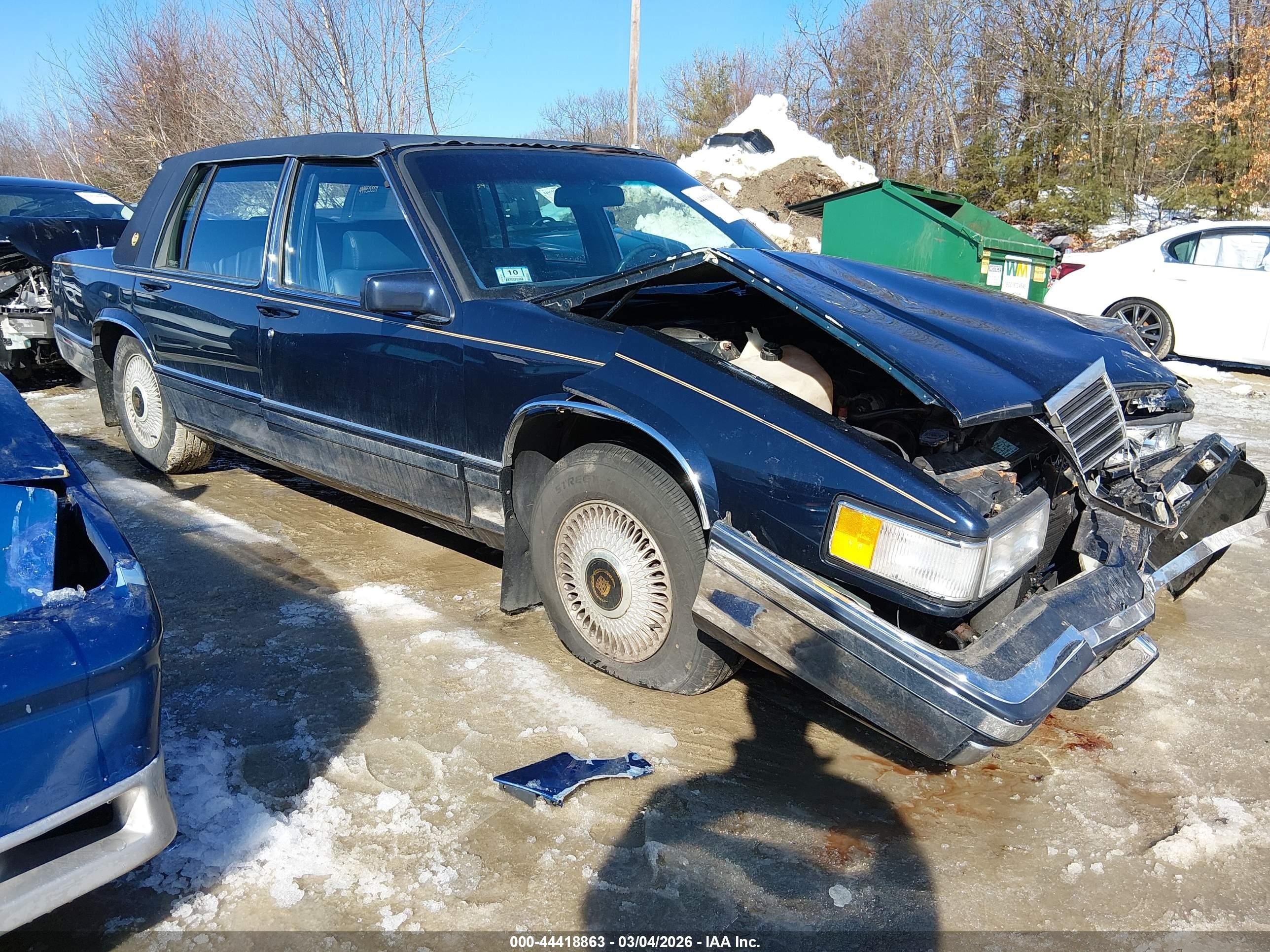 1993 Cadillac DeVille, VIN 1G6CD53B3P4234831 — Перед