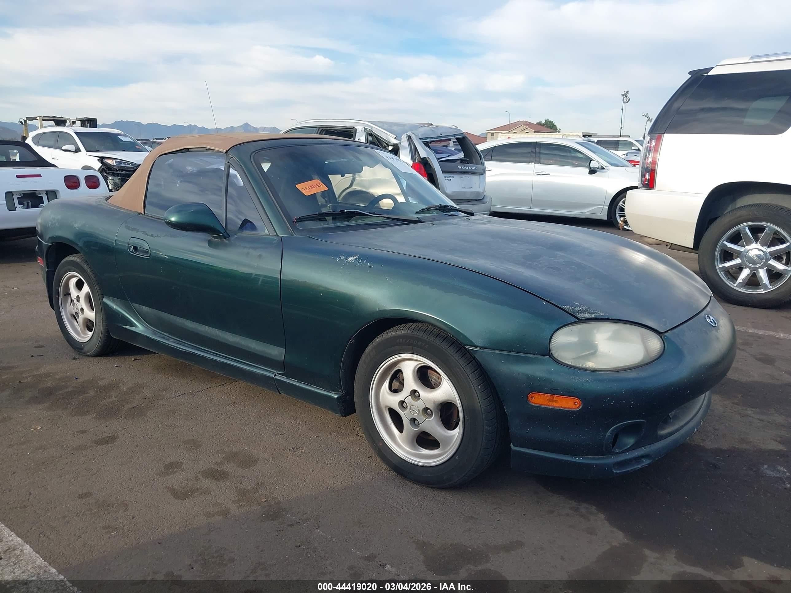 1999 Mazda MX-5 Miata, VIN JM1NB3534X0121631 — Front end