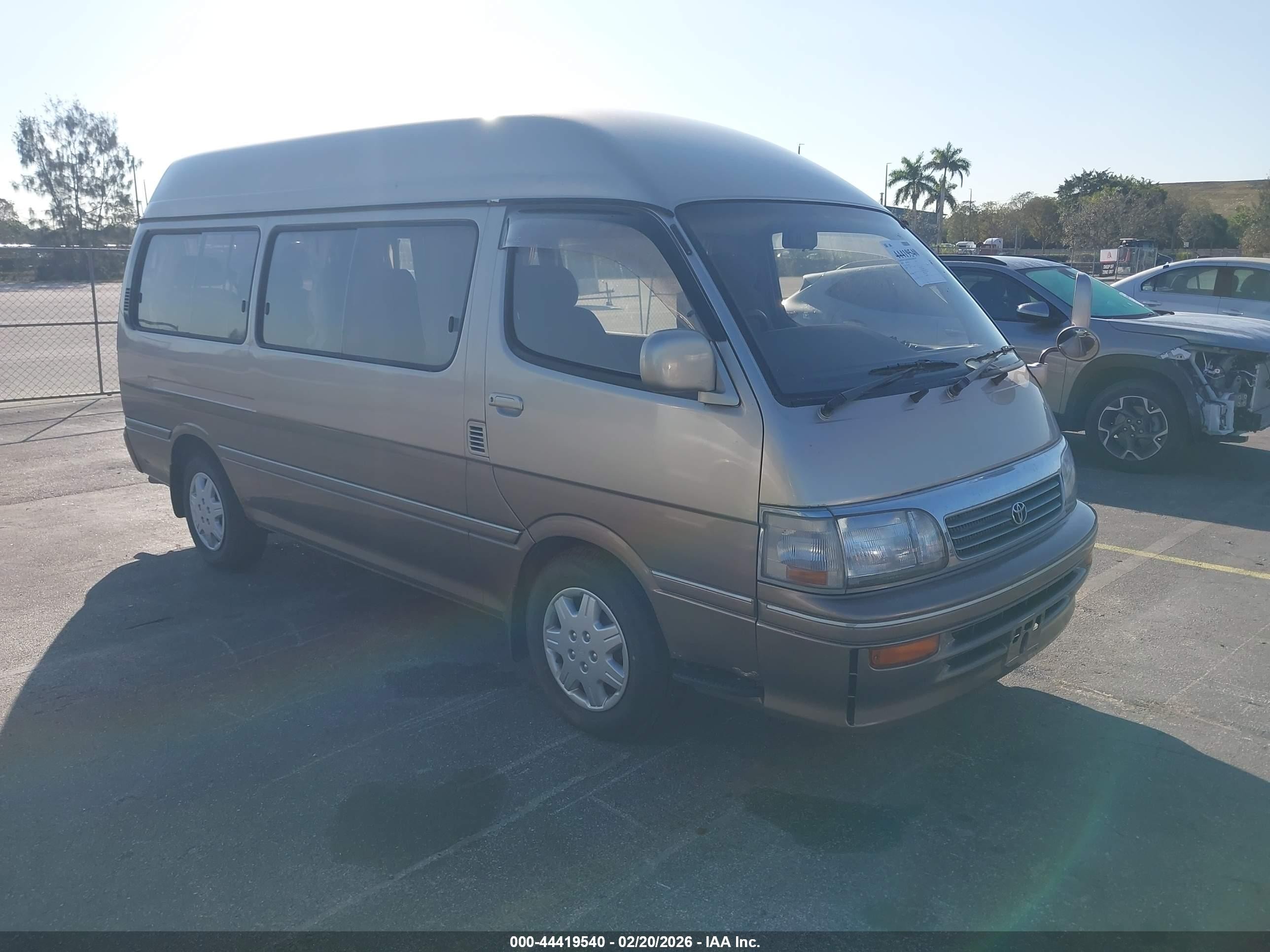 1994 Toyota VAN, VIN KZH1201000826 — Normal wear
