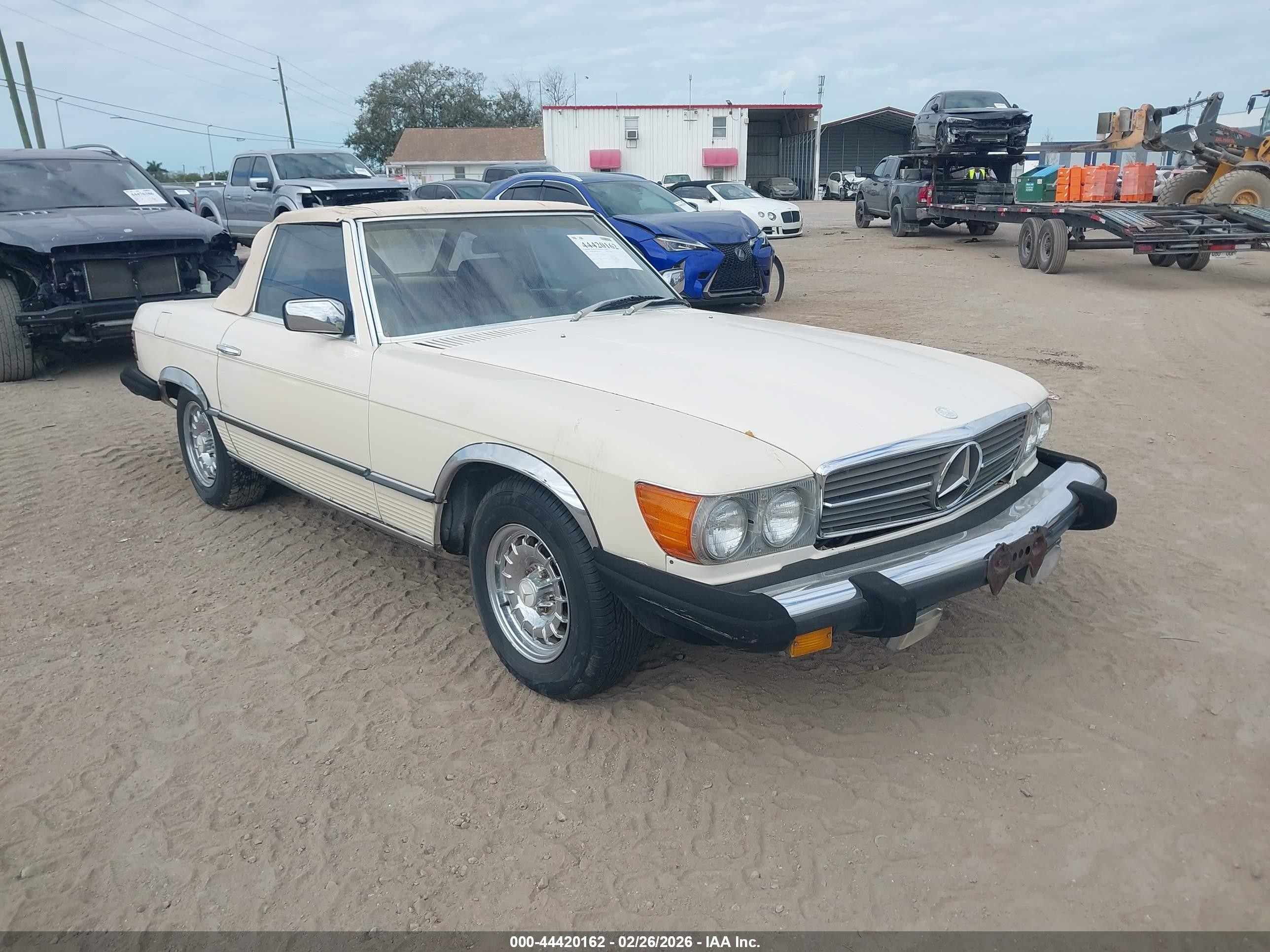 1981 Mercedes-Benz 380 SL, VIN WDBBA45A2BB003681 — Roof