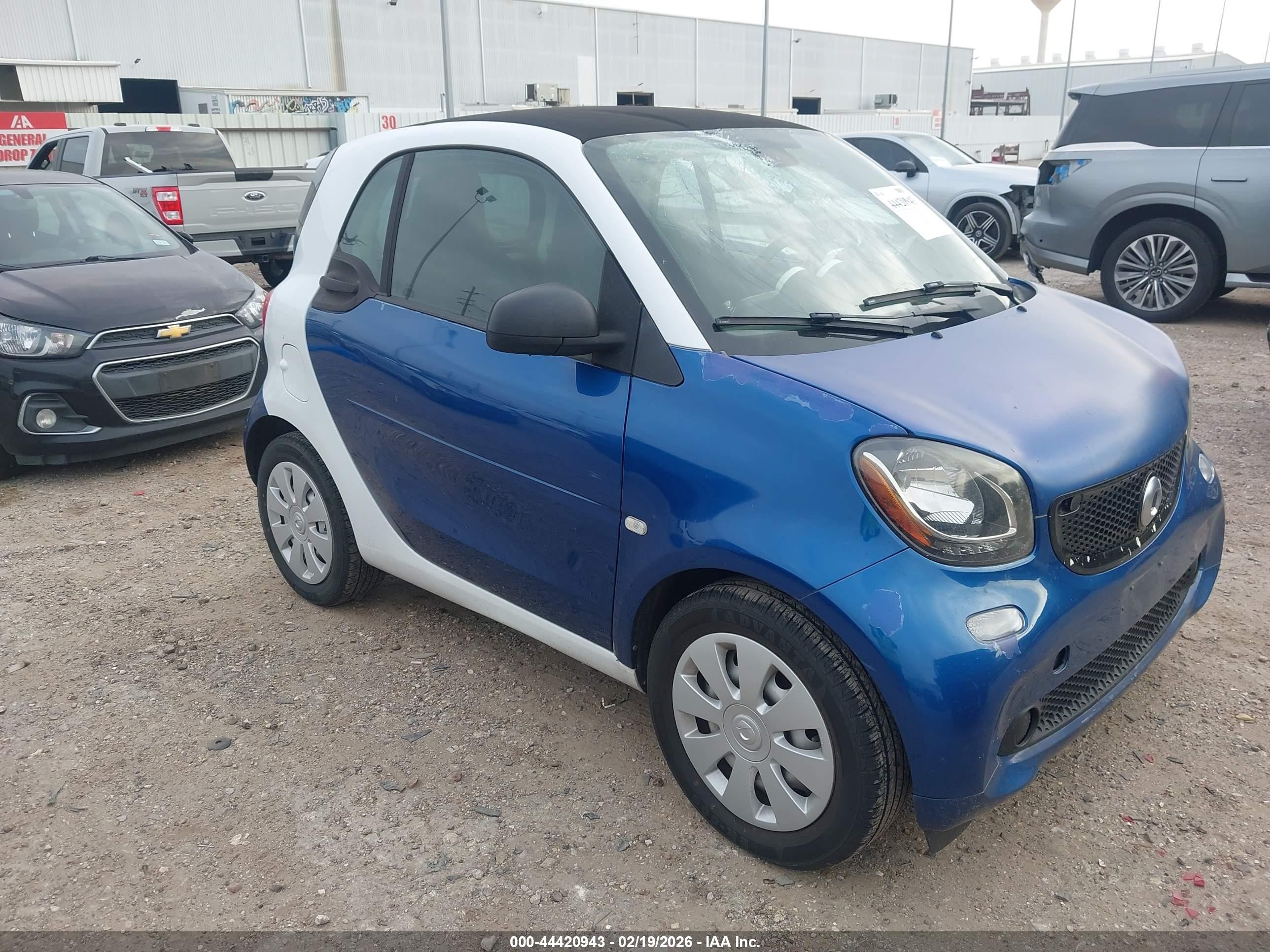 2017 Smart fortwo Pure, VIN WMEFJ5DAXHK172447 — Roof