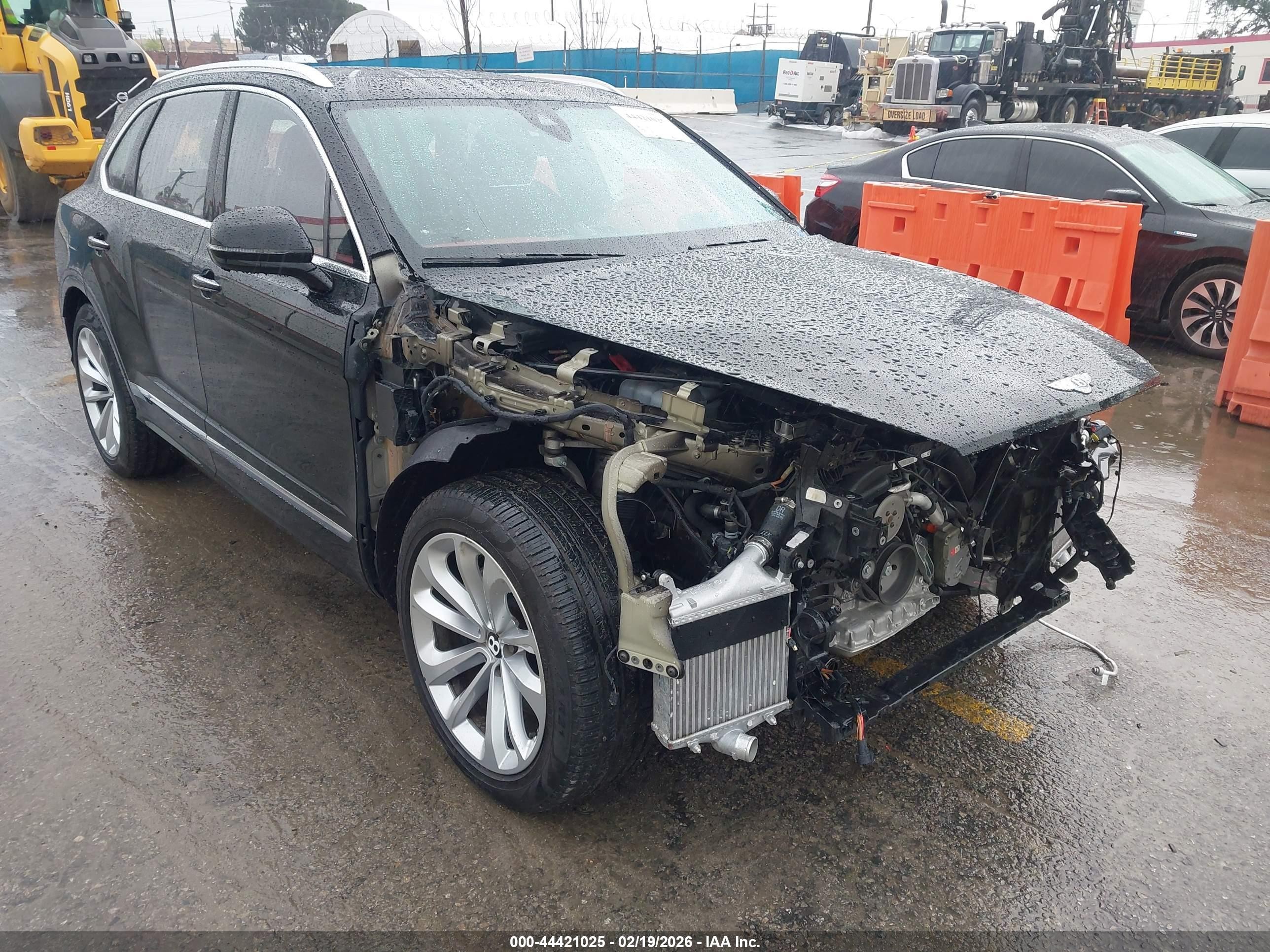 2024 Bentley Bentayga, VIN SJAA72ZV2RC024999 — Front end