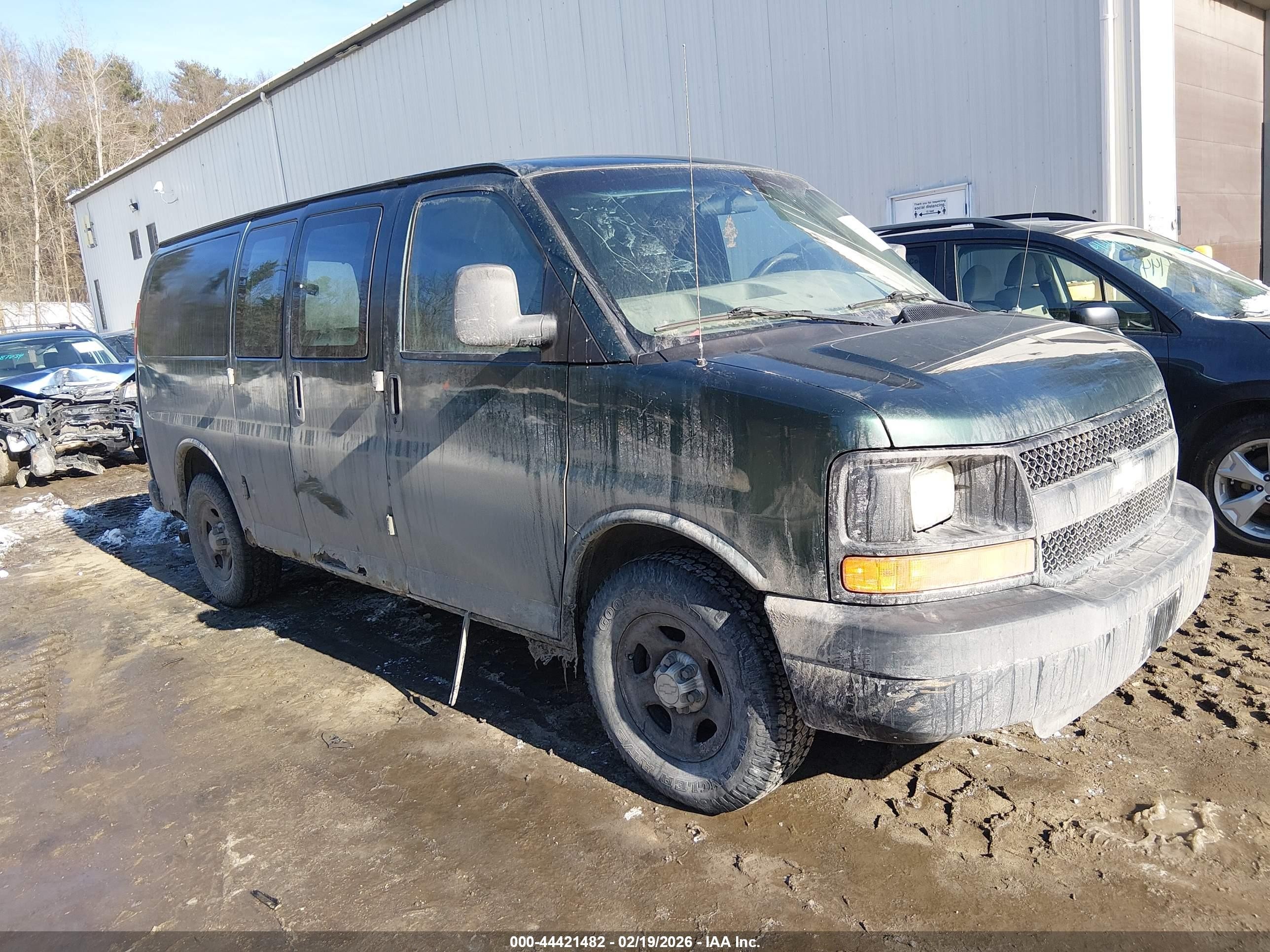2008 Chevrolet City Express Cargo, VIN 1GCFH154681228224 — Side