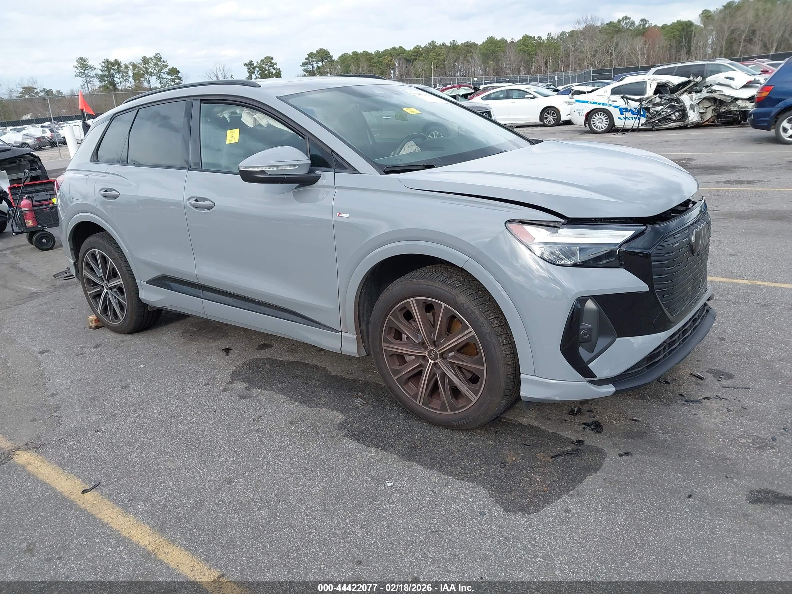 2022 Audi Q4 e-tron Premium Plus, VIN WA1L2BFZ2NP051047 — Перед