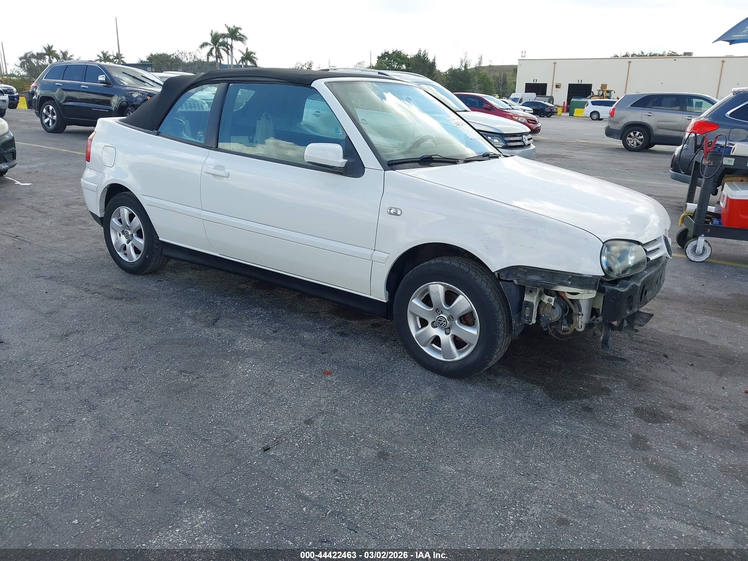 2001 Volkswagen Cabriolet GLX, VIN 3VWDC21V01M810190 — Front end