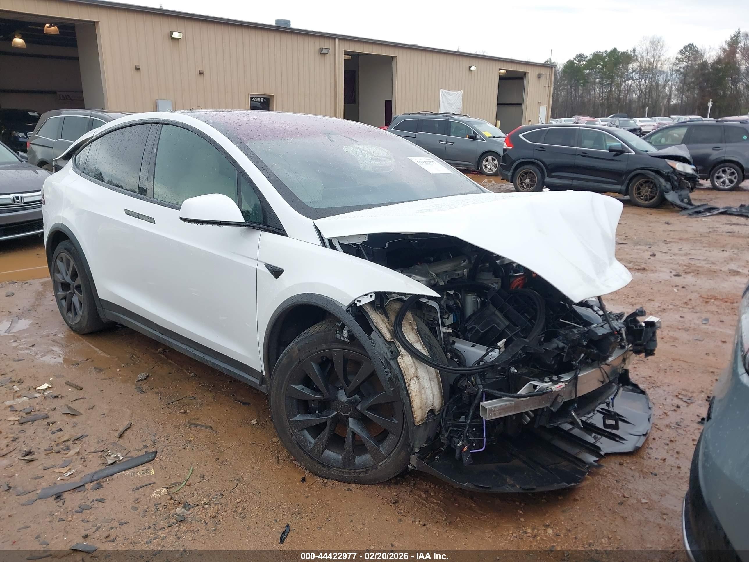2021 Tesla Model X Long Range, VIN 5YJXCBE50MF326779 — Front end