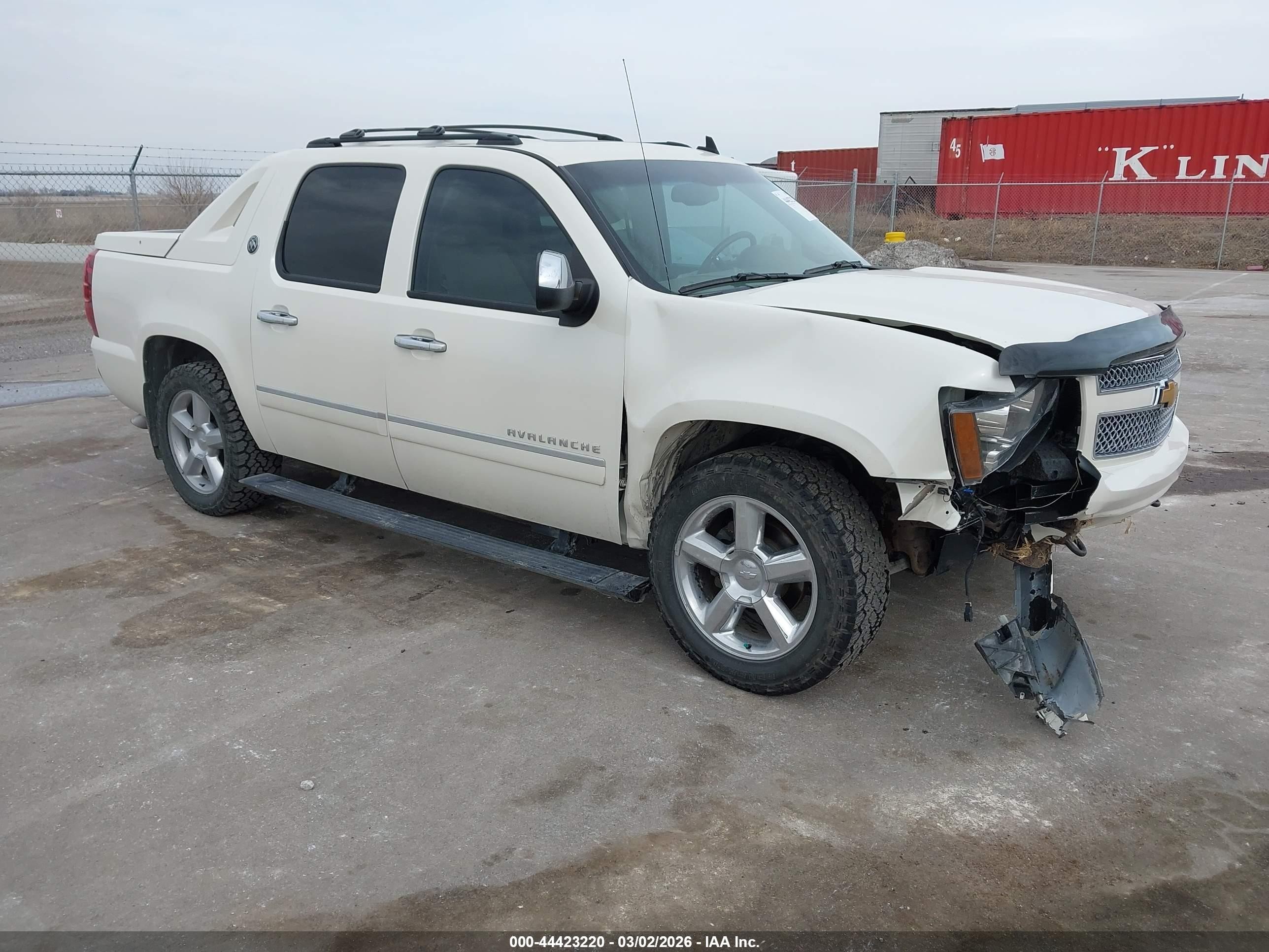 2013 Chevrolet Avalanche LTZ, VIN 3GNTKGE73DG234664 — Front end