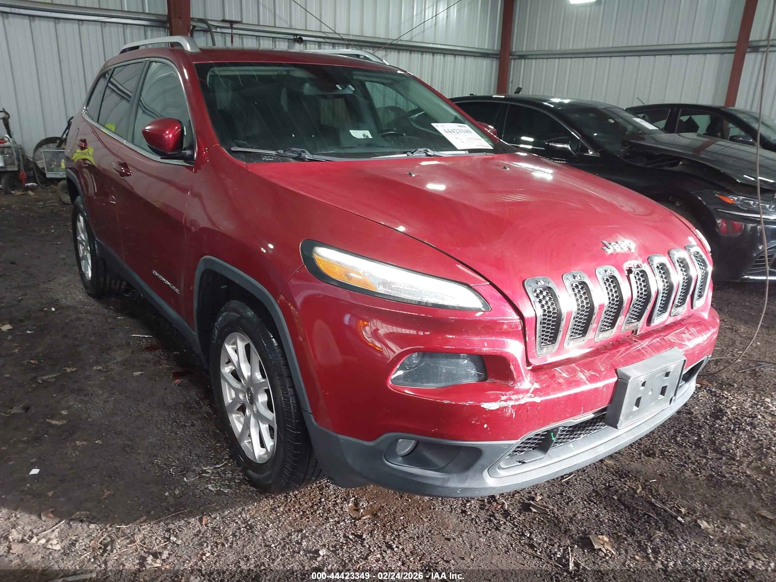 2016 Jeep Cherokee Latitude, VIN 1C4PJMCB8GW140479 — Front end